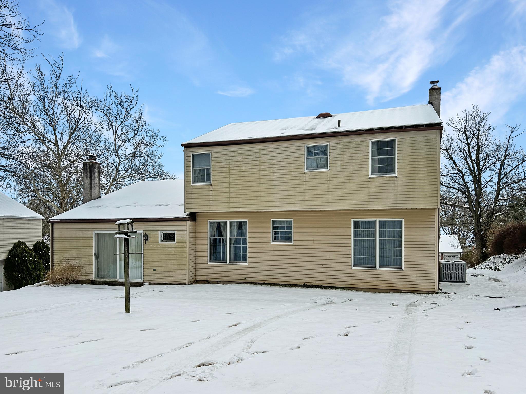 2901 Village Green Ln