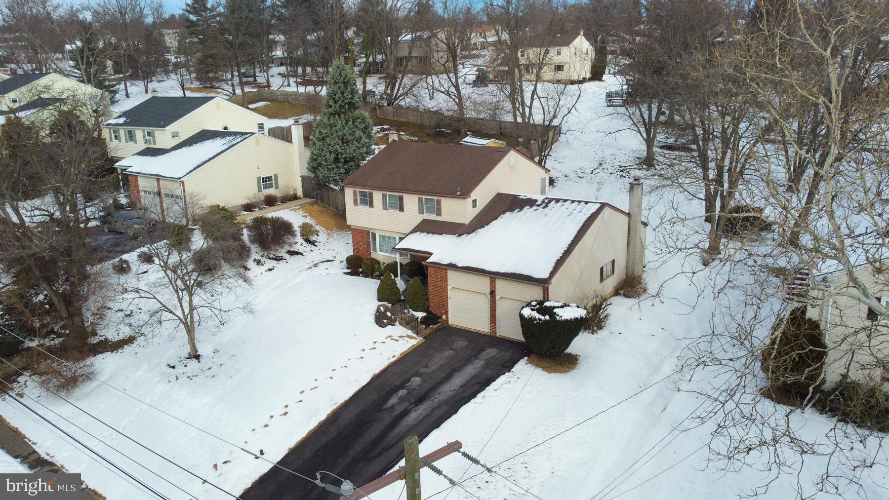 2901 Village Green Ln