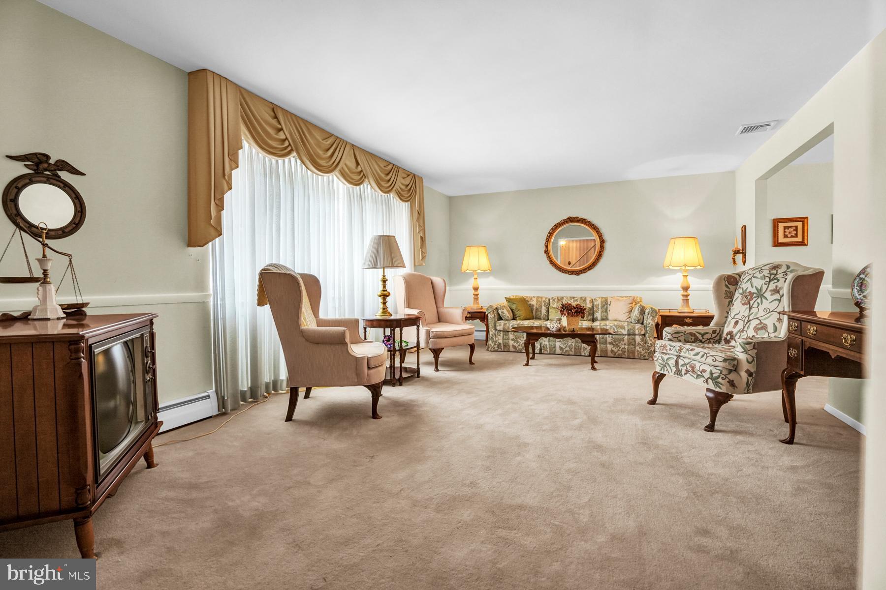 2901 Village Green Ln