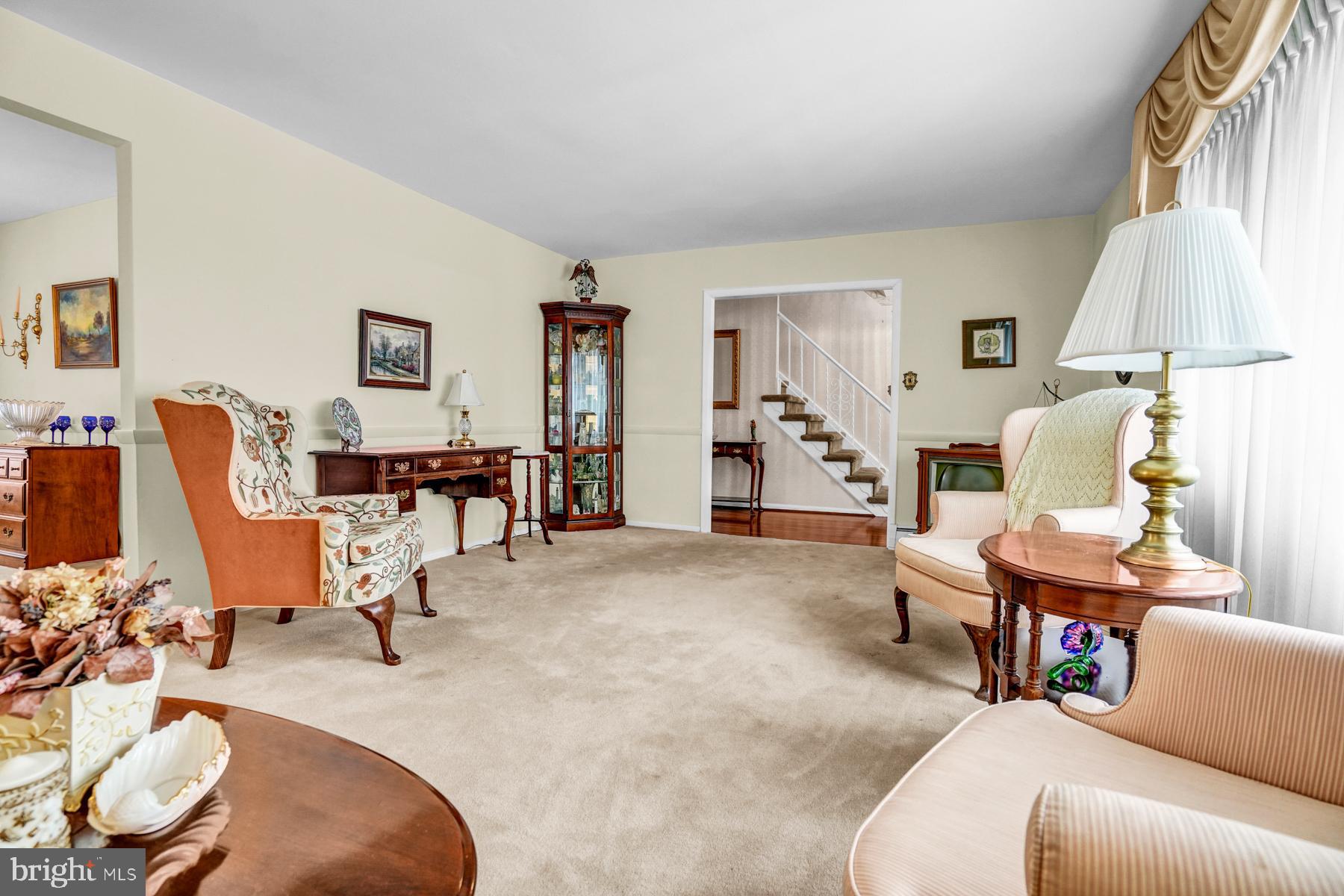 2901 Village Green Ln