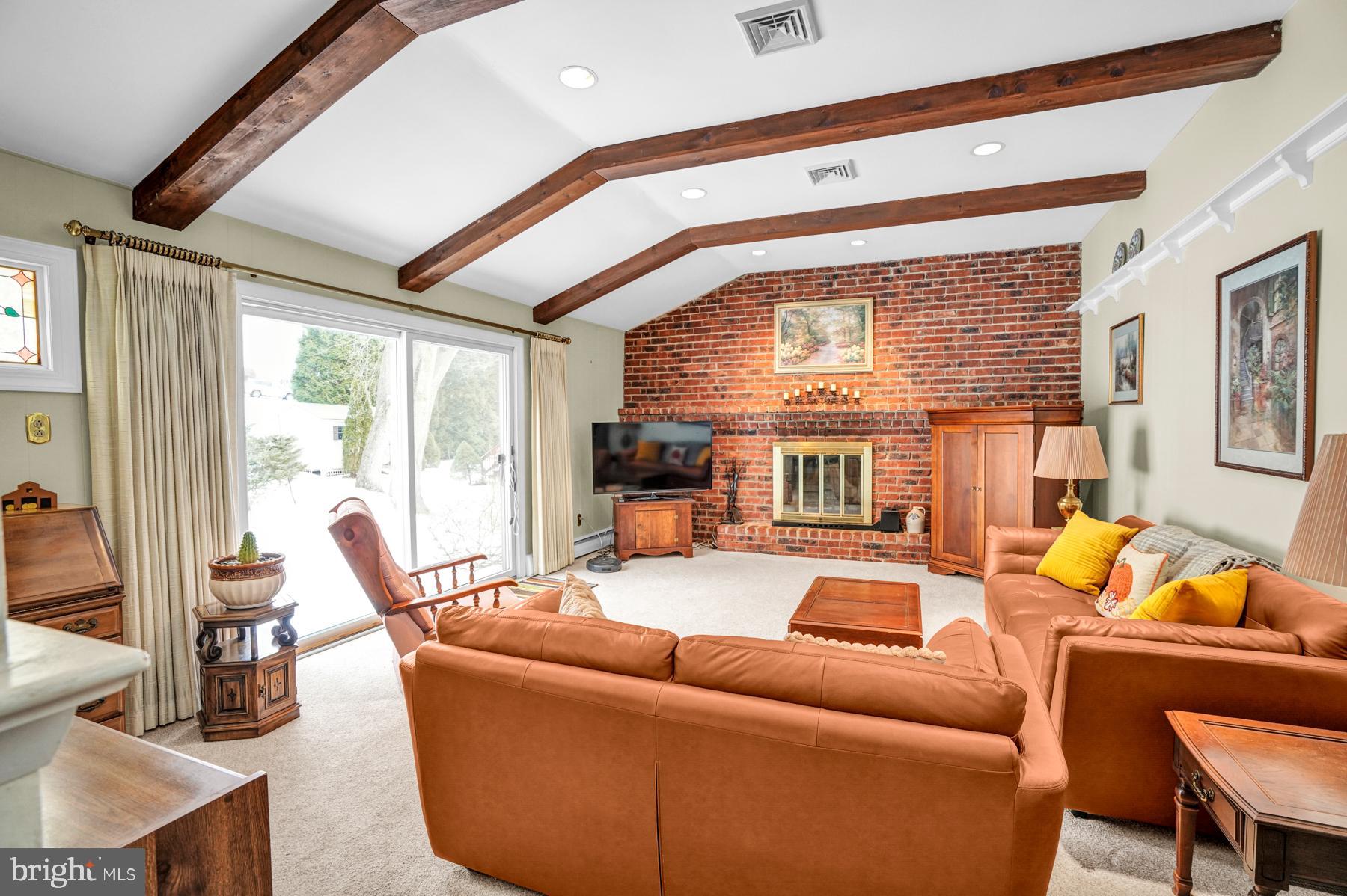 2901 Village Green Ln