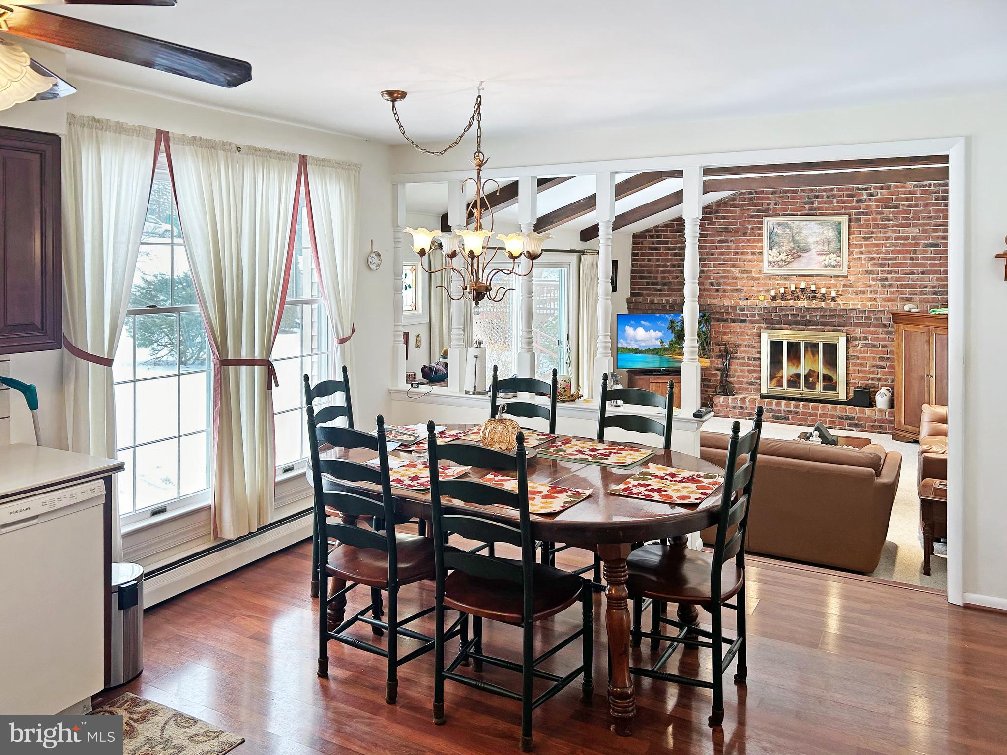 2901 Village Green Ln