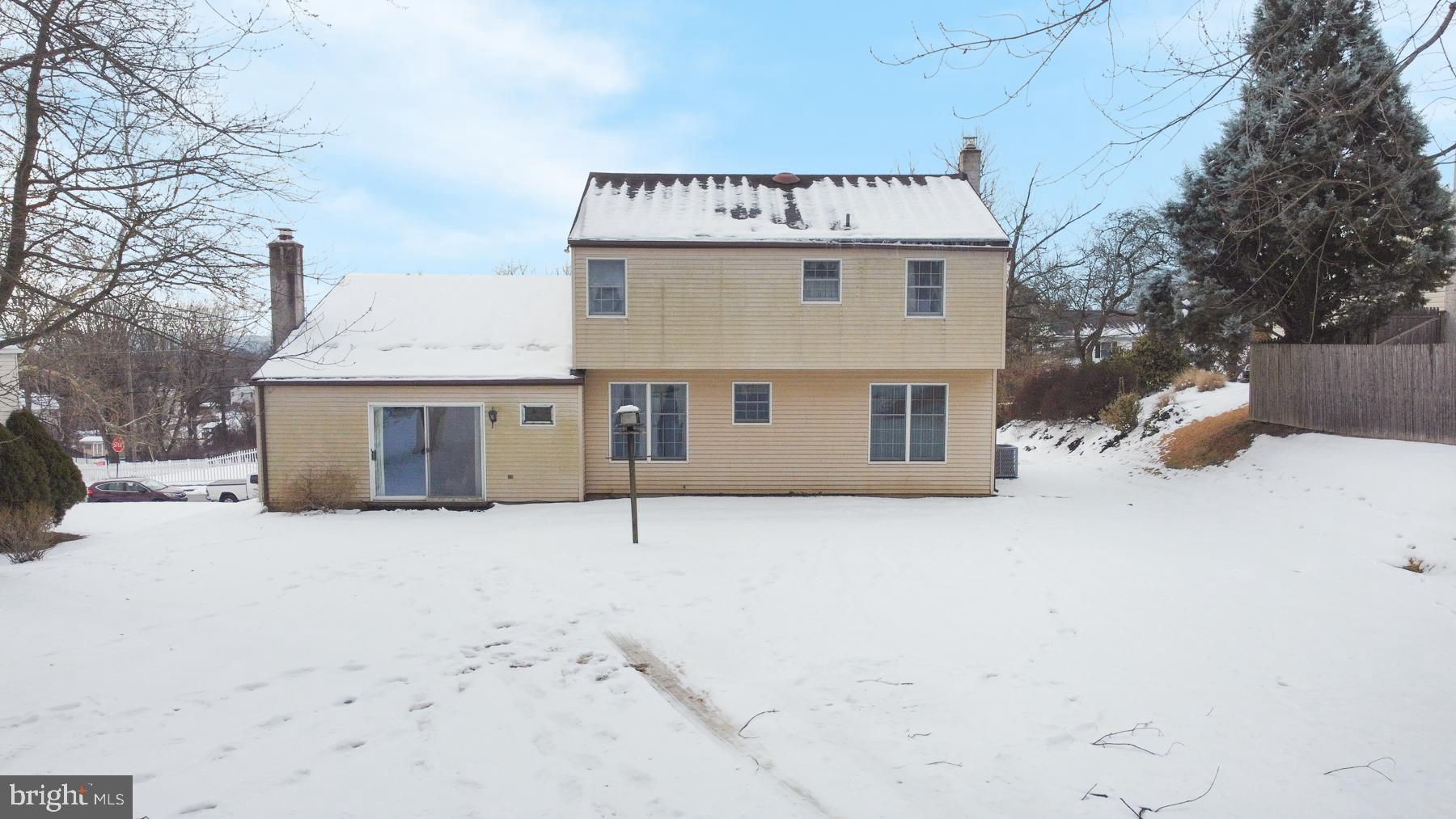 2901 Village Green Ln