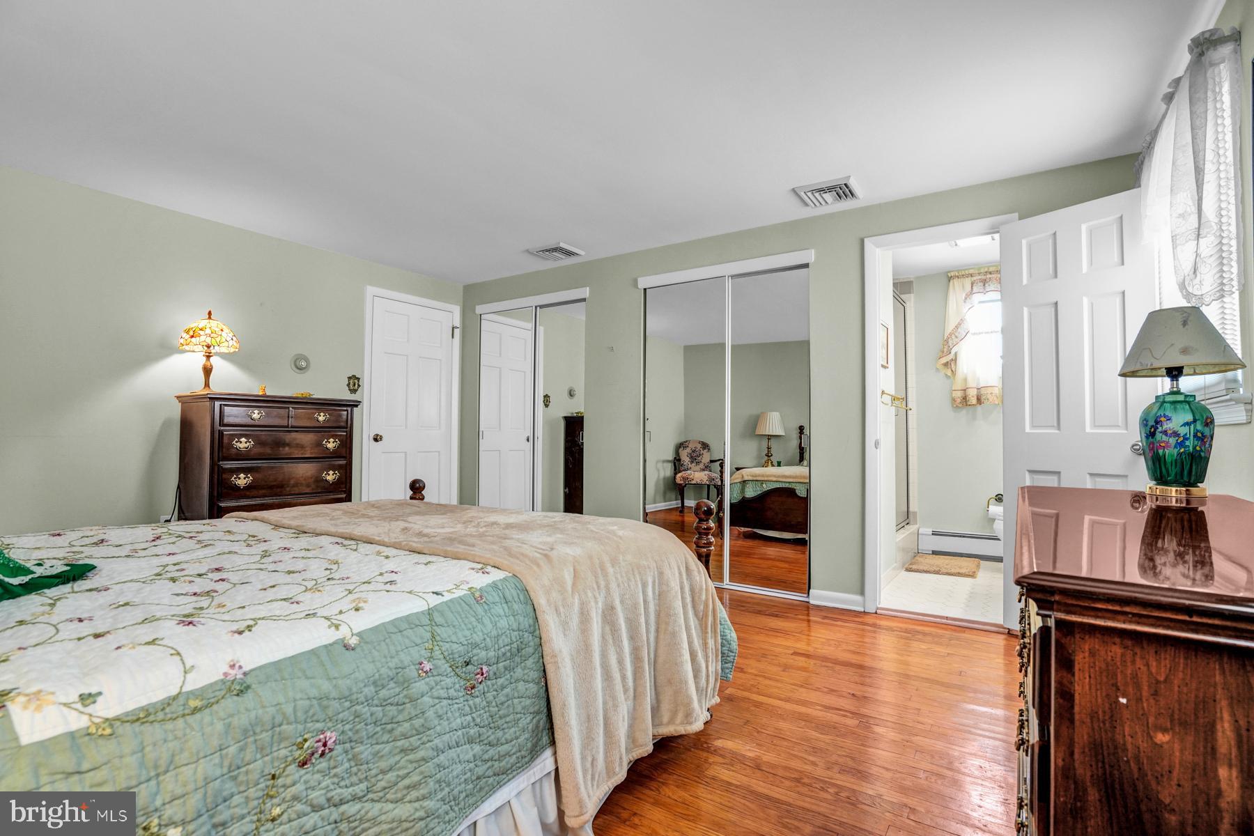 2901 Village Green Ln