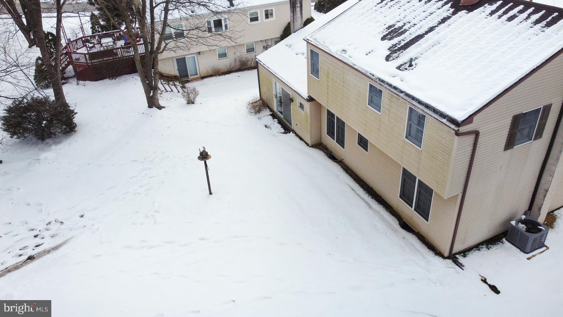 2901 Village Green Ln