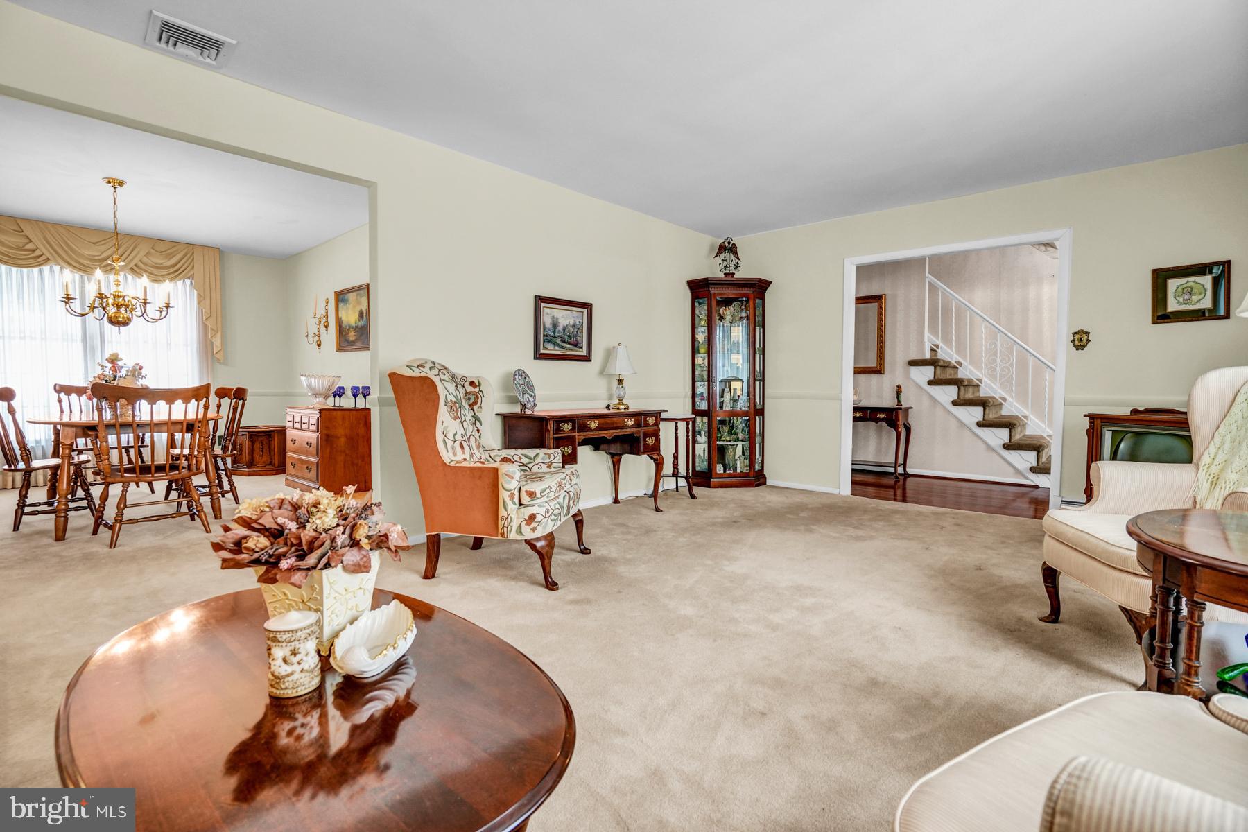 2901 Village Green Ln