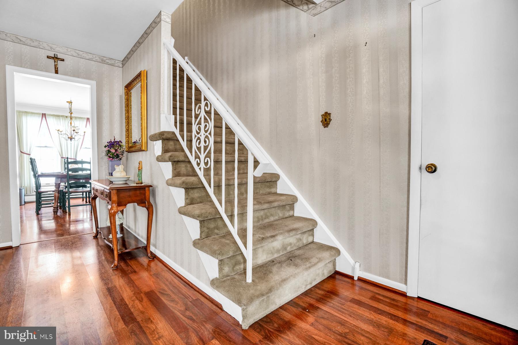 2901 Village Green Ln