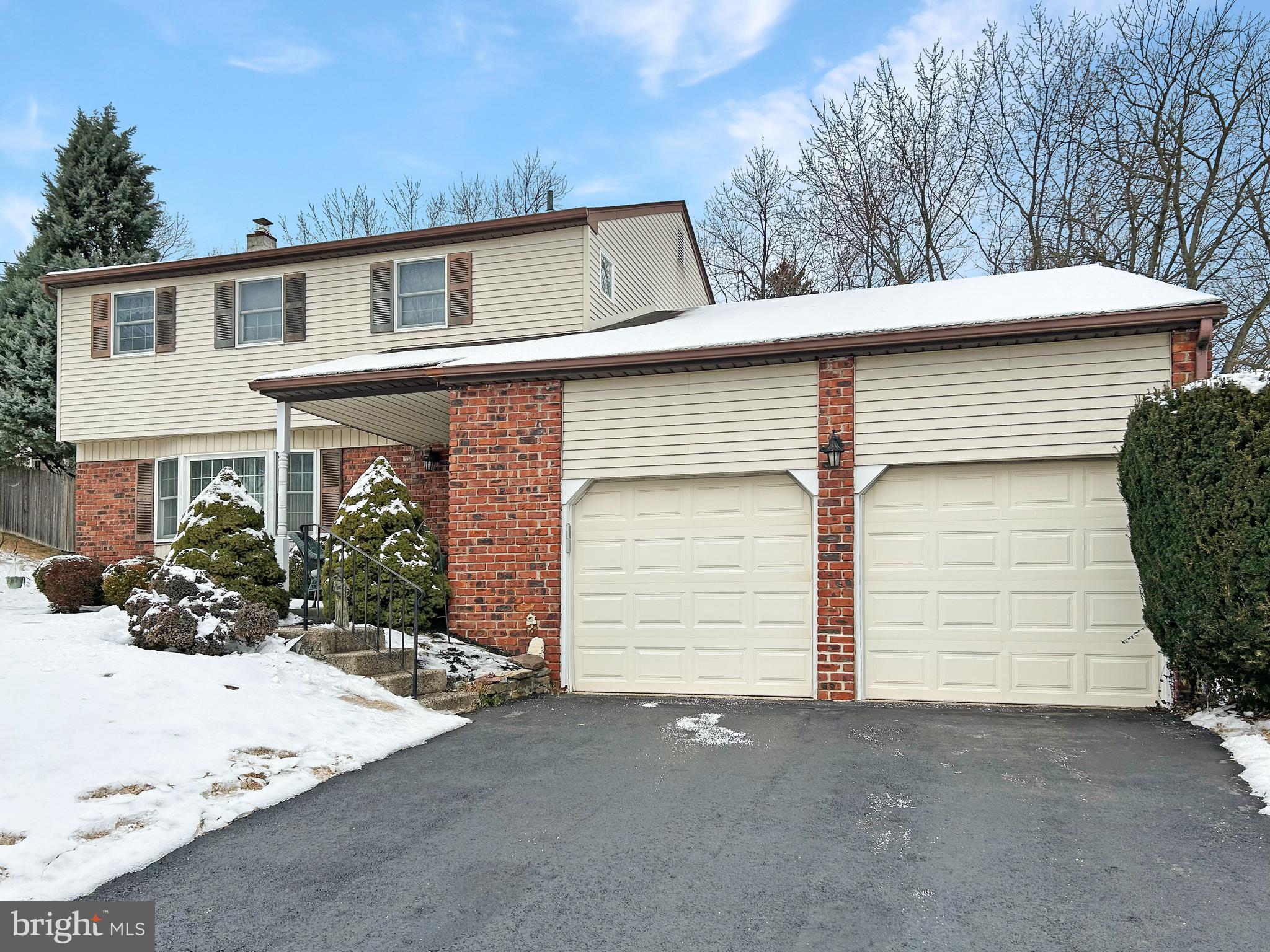 2901 Village Green Ln