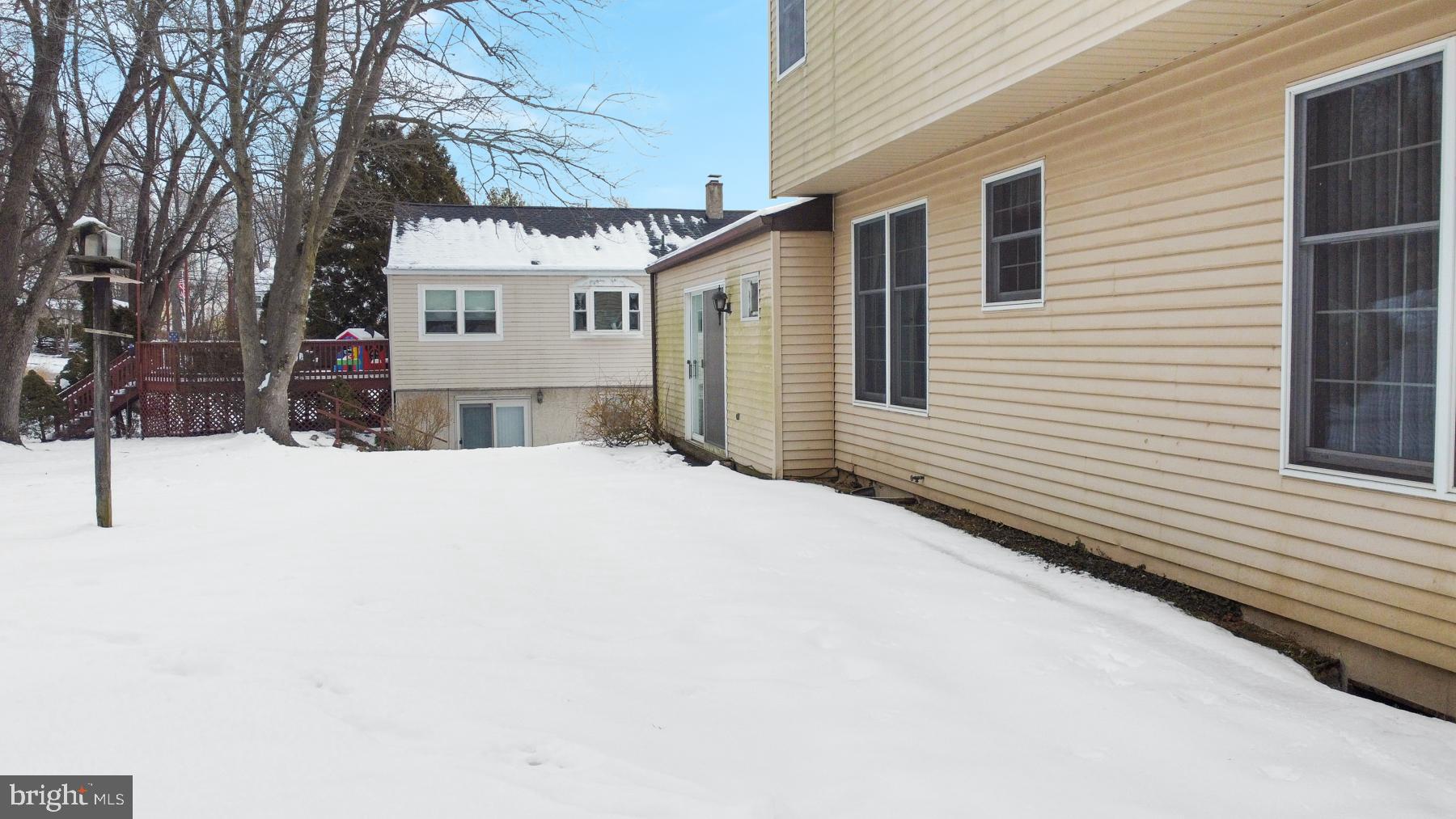 2901 Village Green Ln