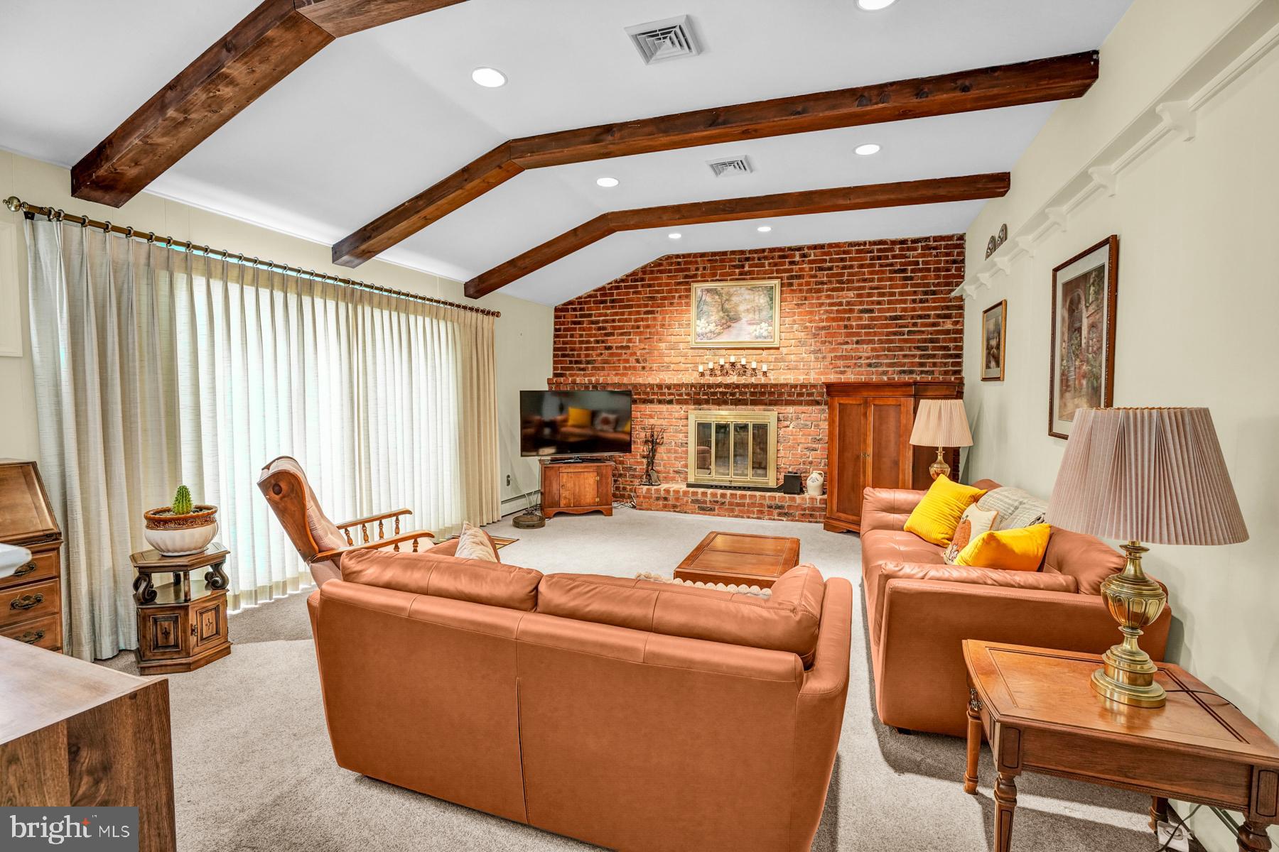 2901 Village Green Ln