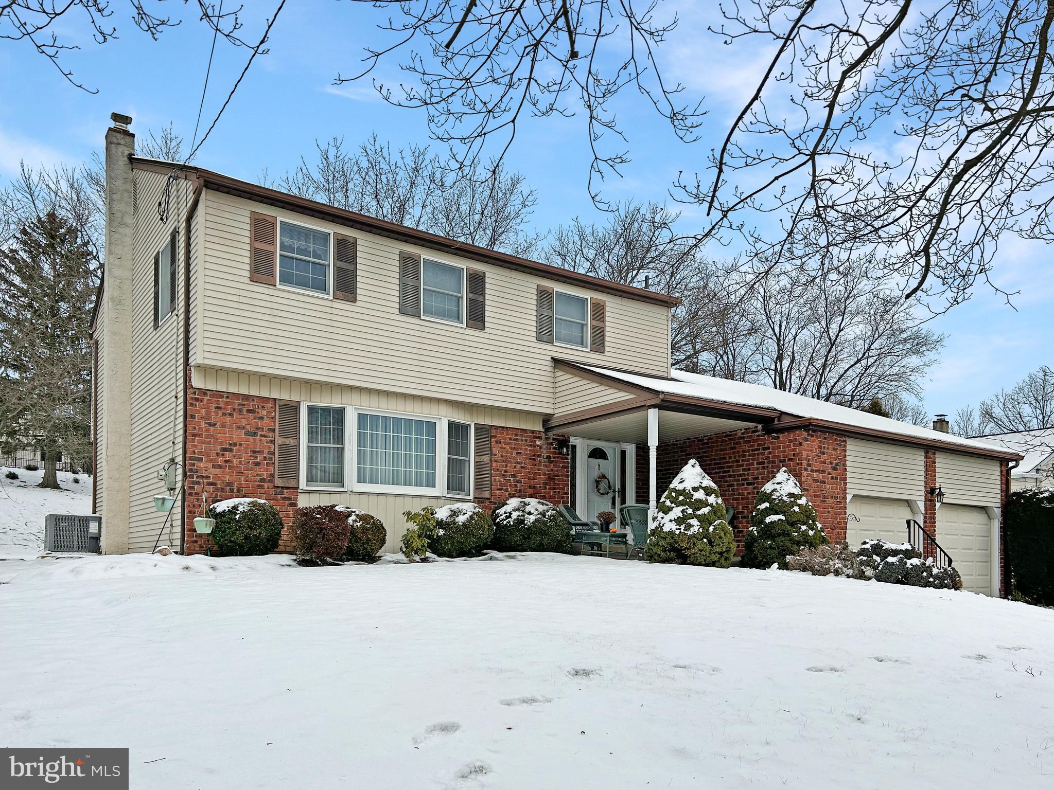 2901 Village Green Ln