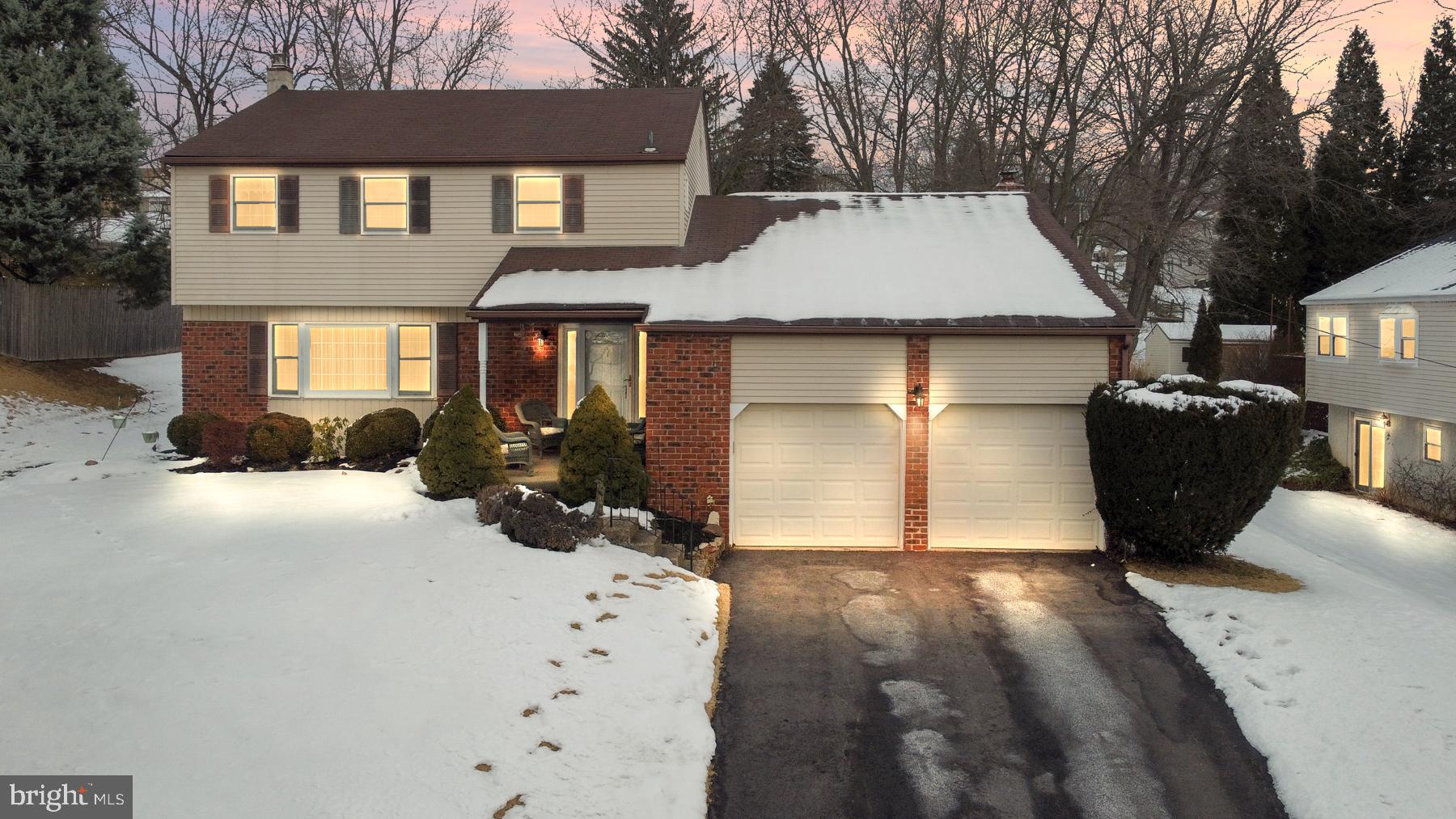 2901 Village Green Ln