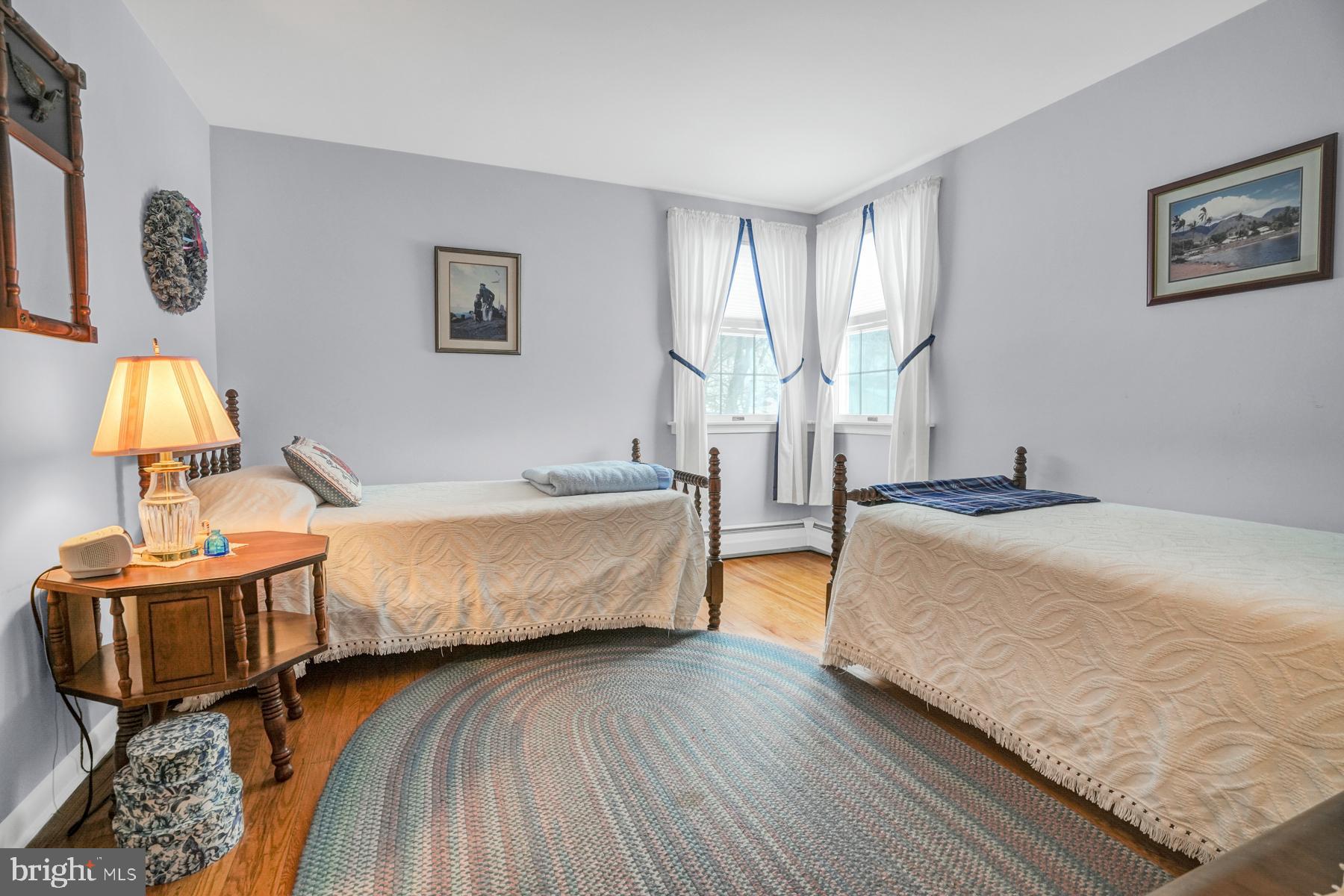 2901 Village Green Ln