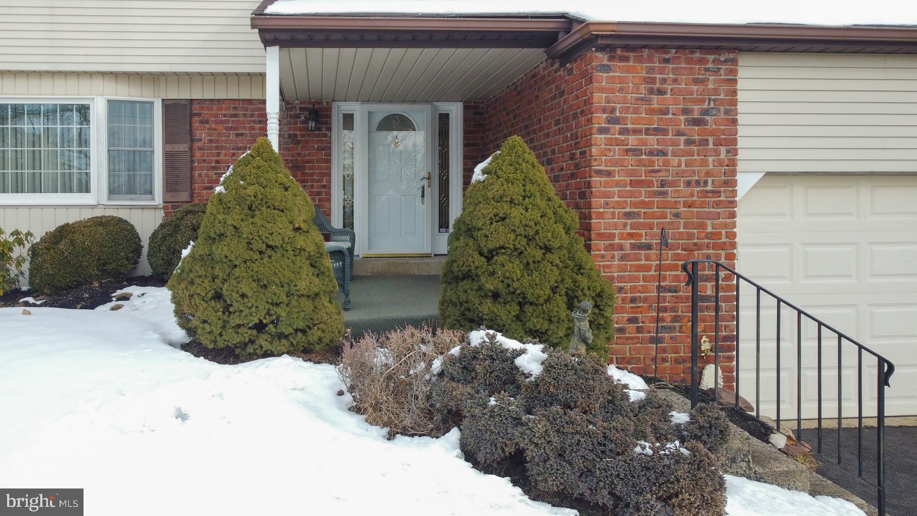 2901 Village Green Ln