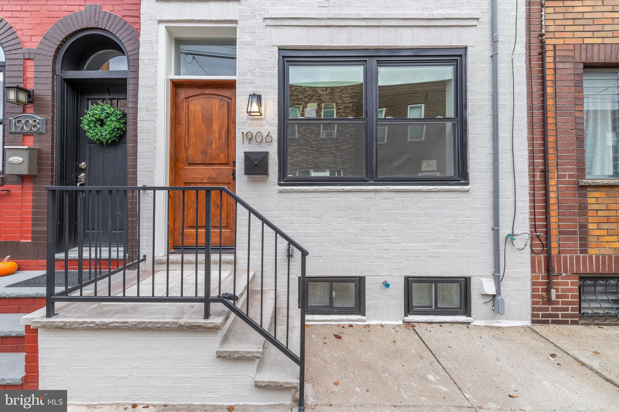1906 S Warnock STREET