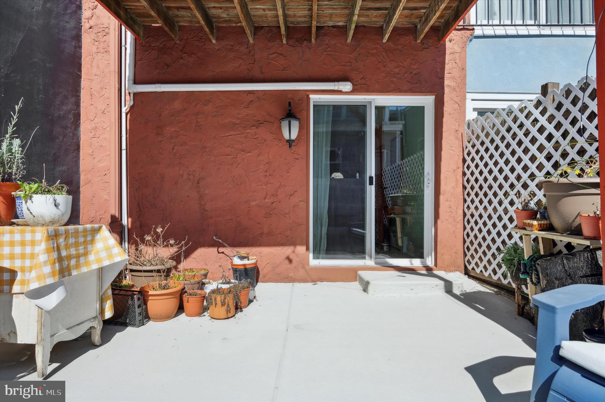 2536 Webster St