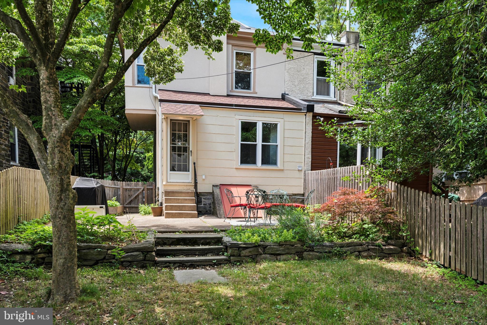 32 E Willow Grove Ave