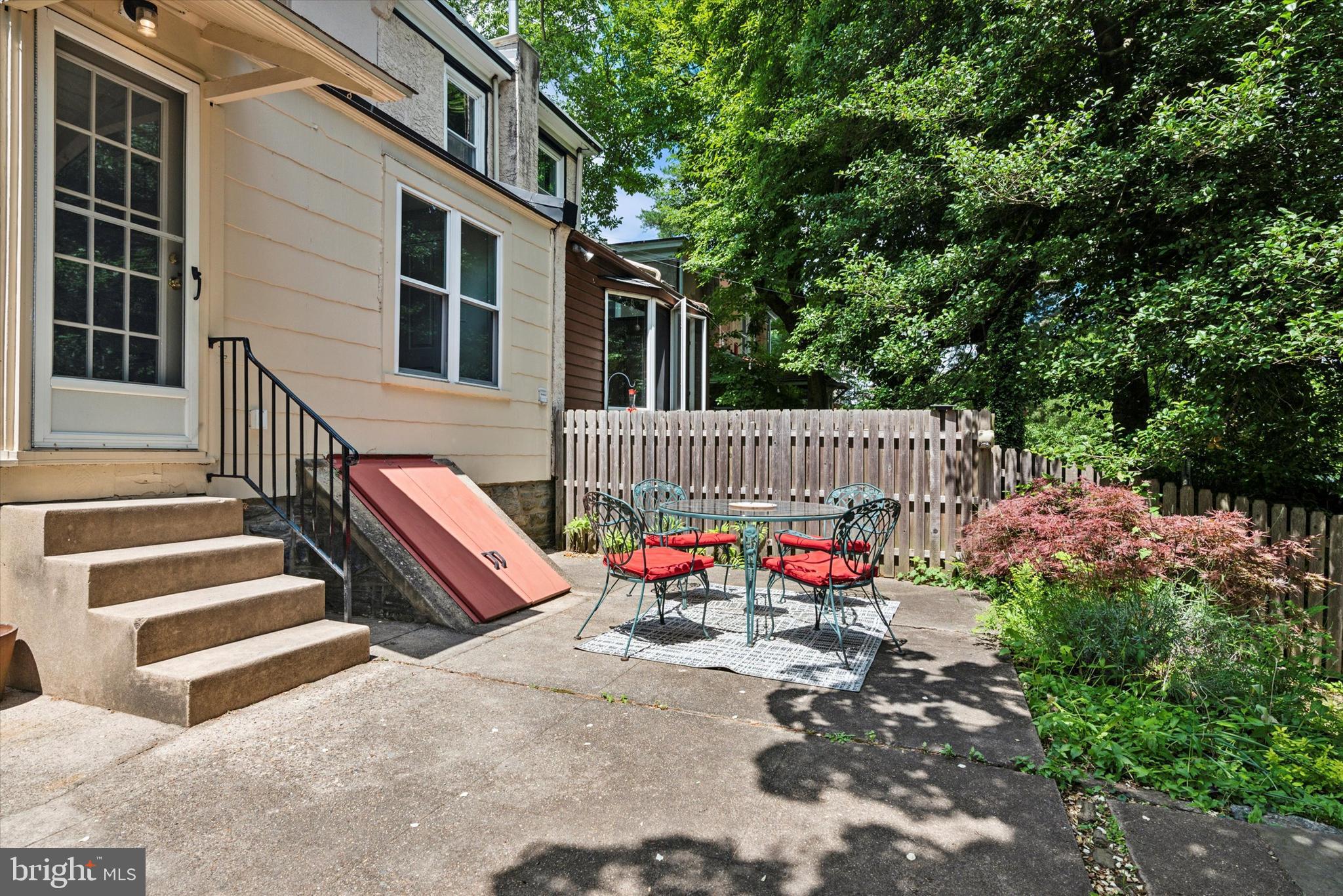 32 E Willow Grove Ave