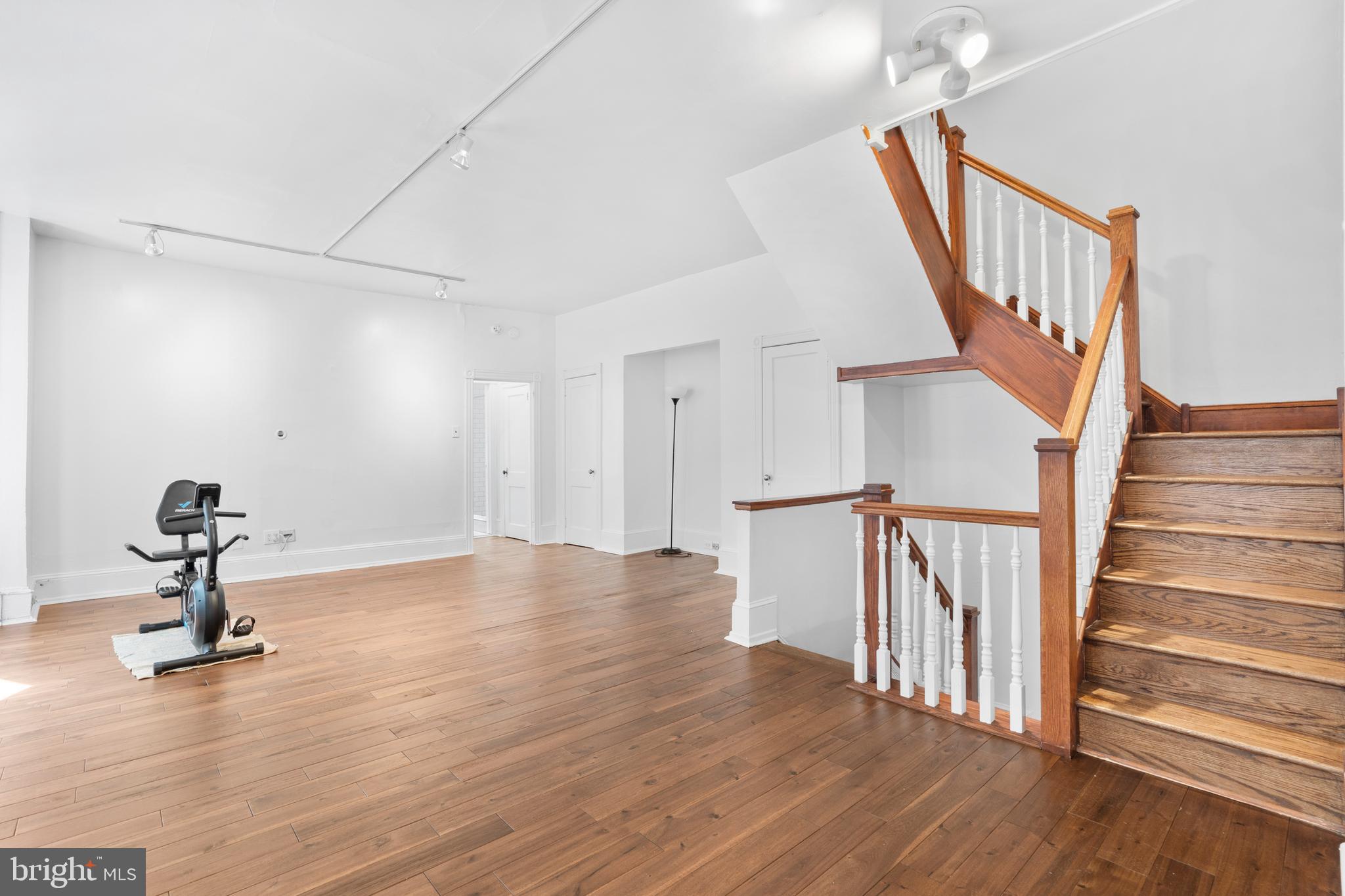 4830 Cedar Ave