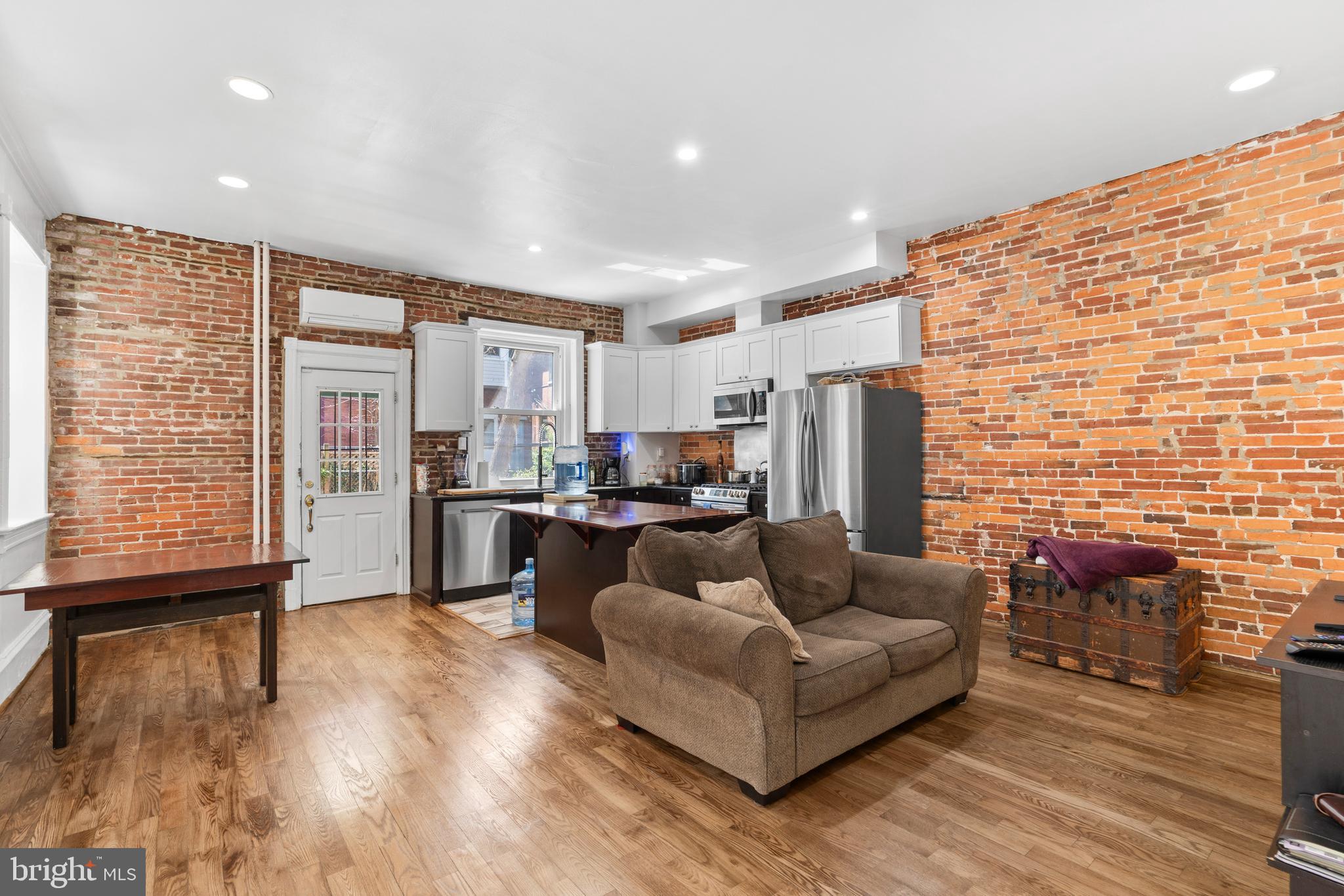 4830 Cedar Ave