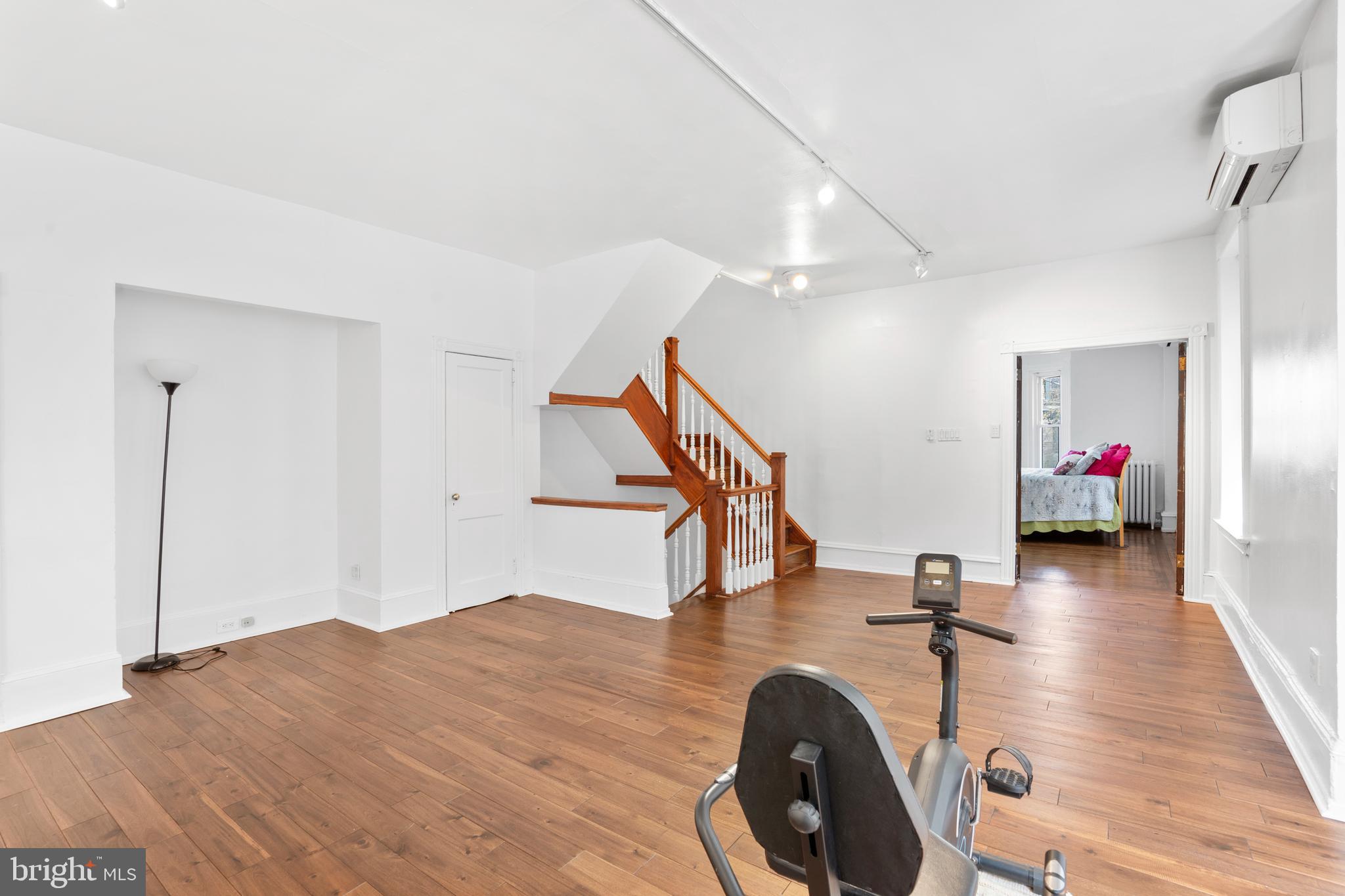 4830 Cedar Ave