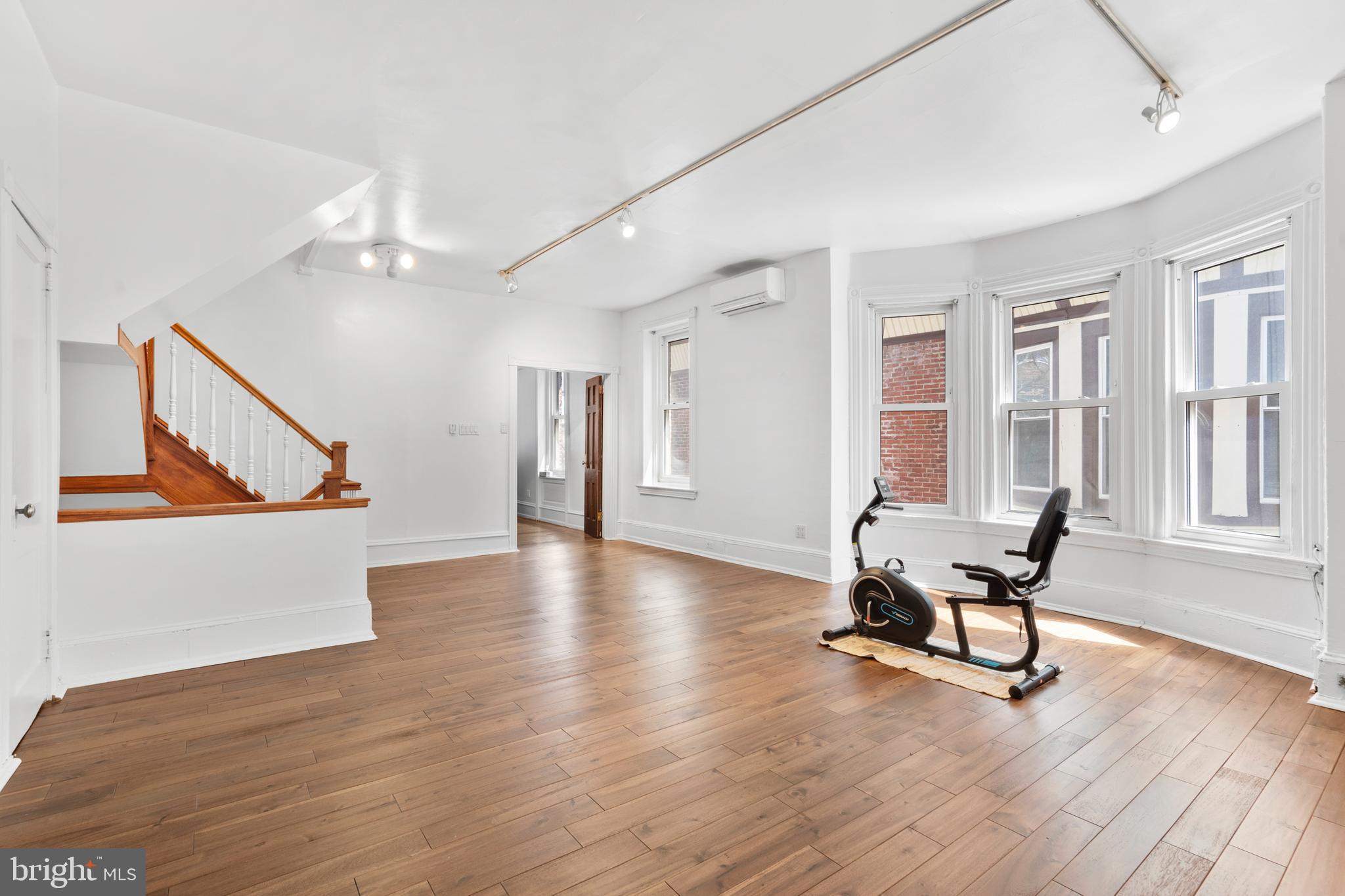 4830 Cedar Ave