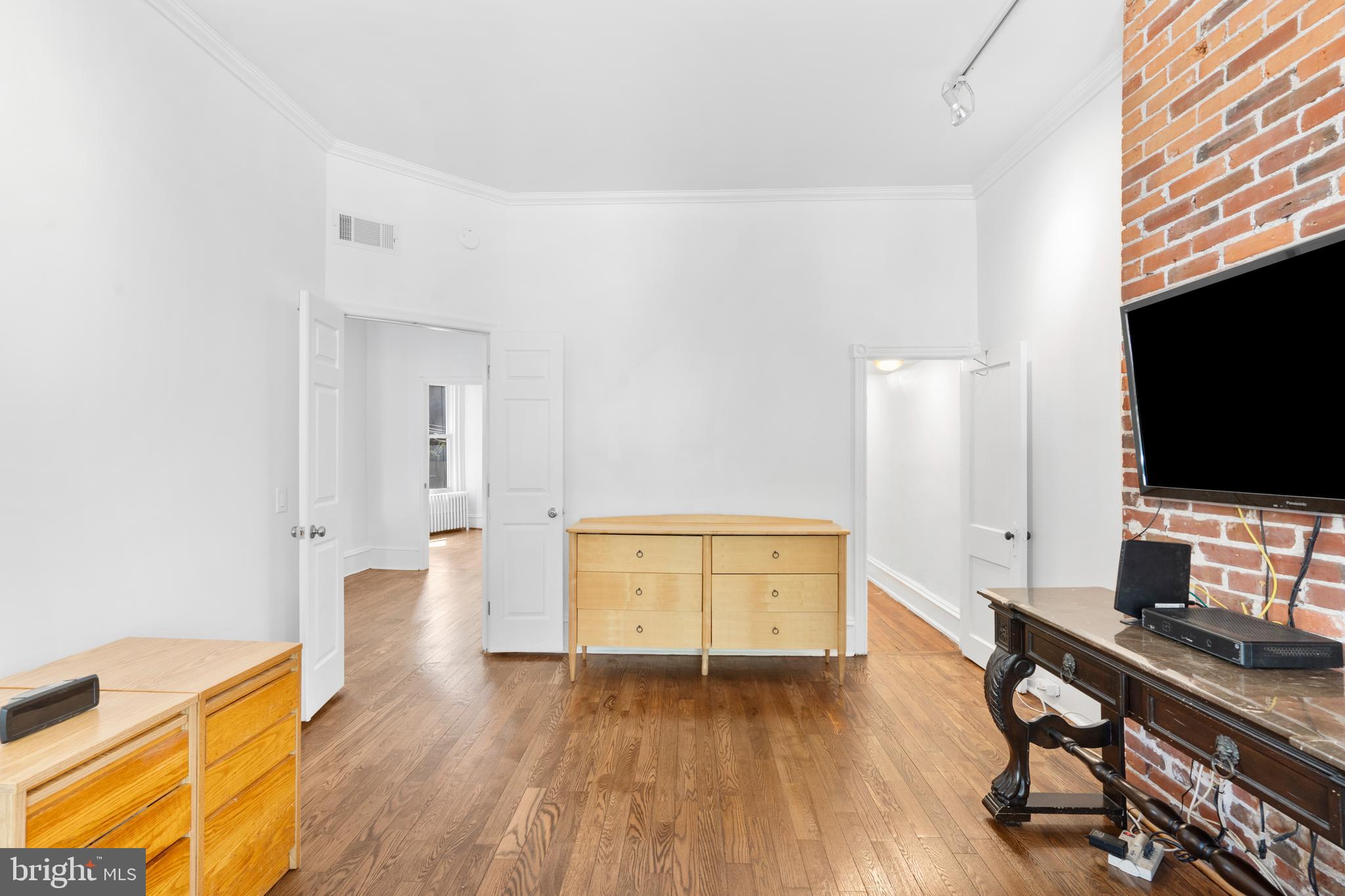 4830 Cedar Ave