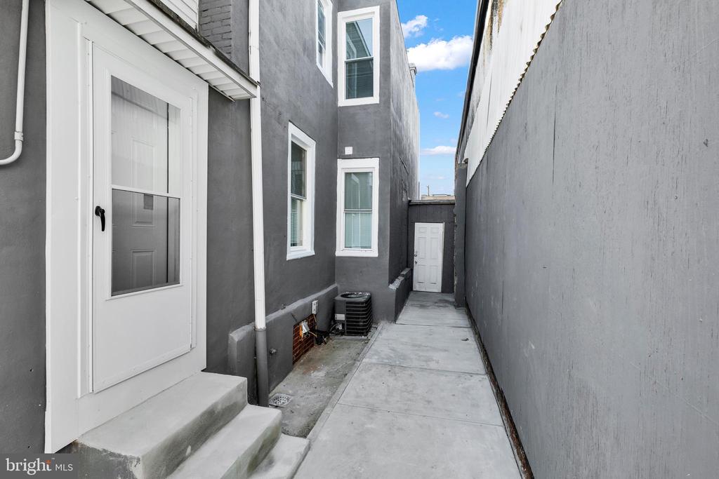 3463 Livingston St