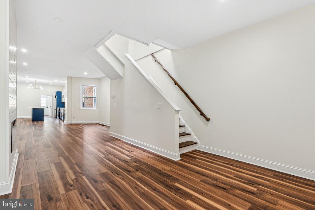 1107 S DIVINITY STREET