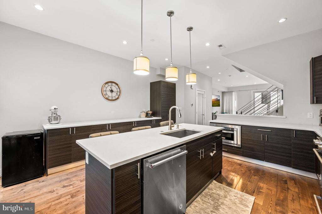 307 REED STREET 9 C