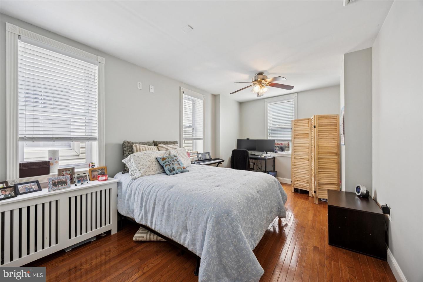 1941 E Moyamensing Ave