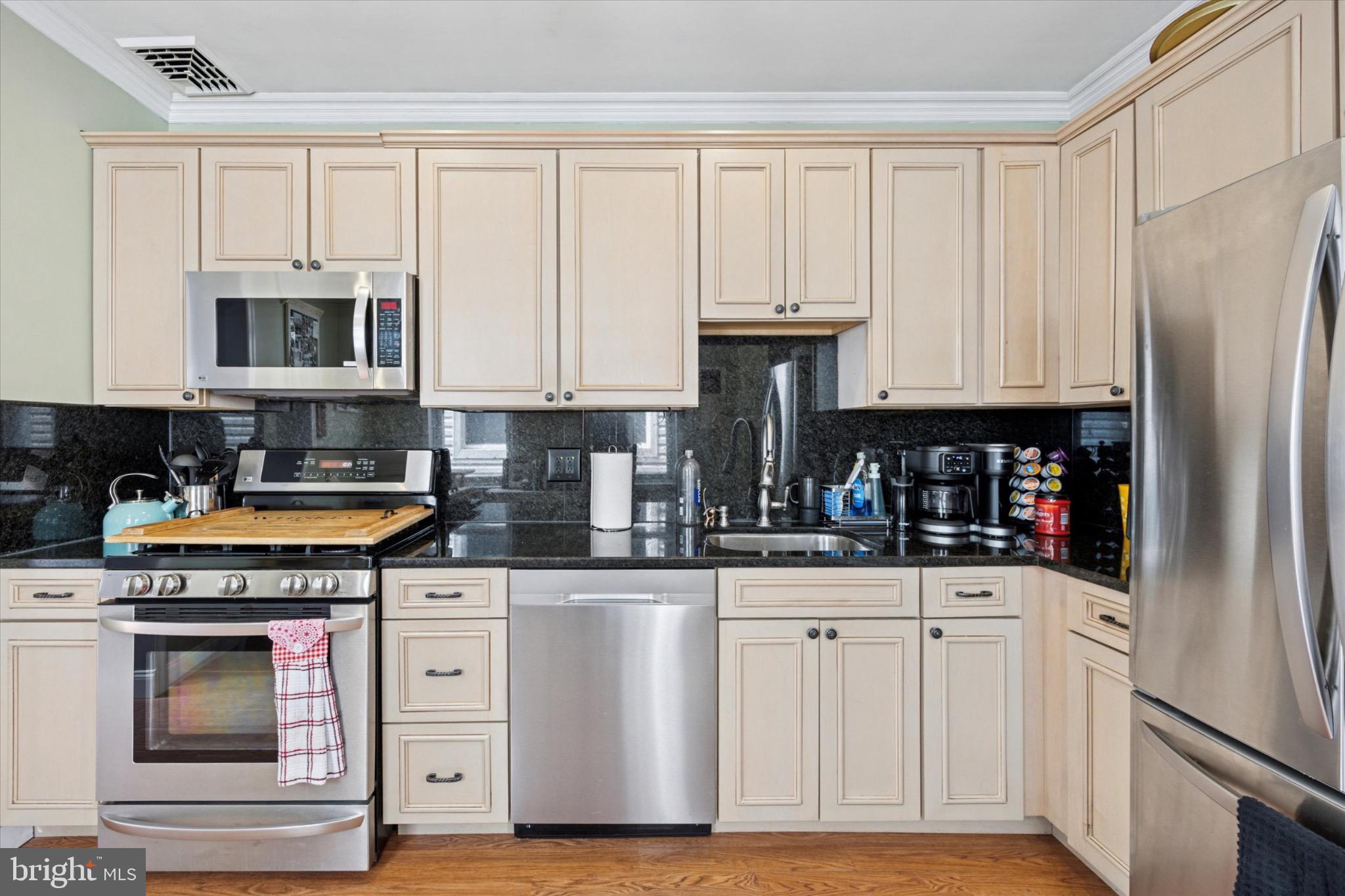 1941 E Moyamensing Ave