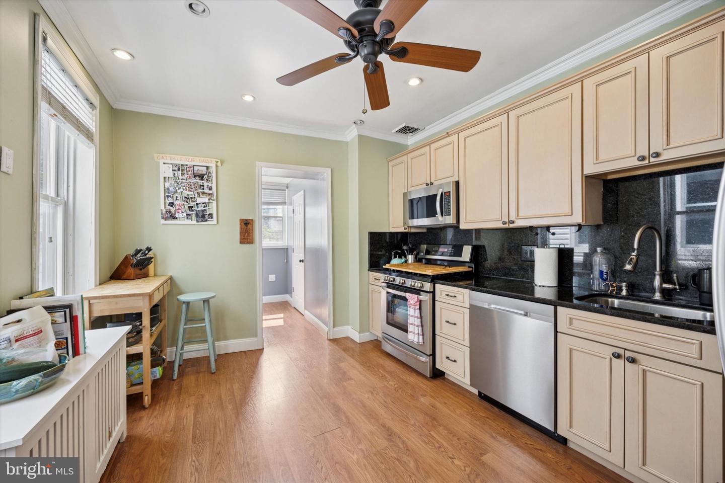 1941 E Moyamensing Ave