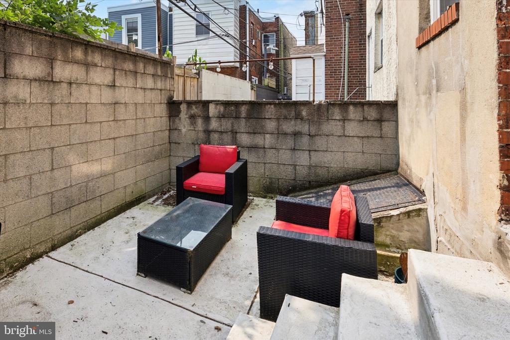 1941 E Moyamensing Ave