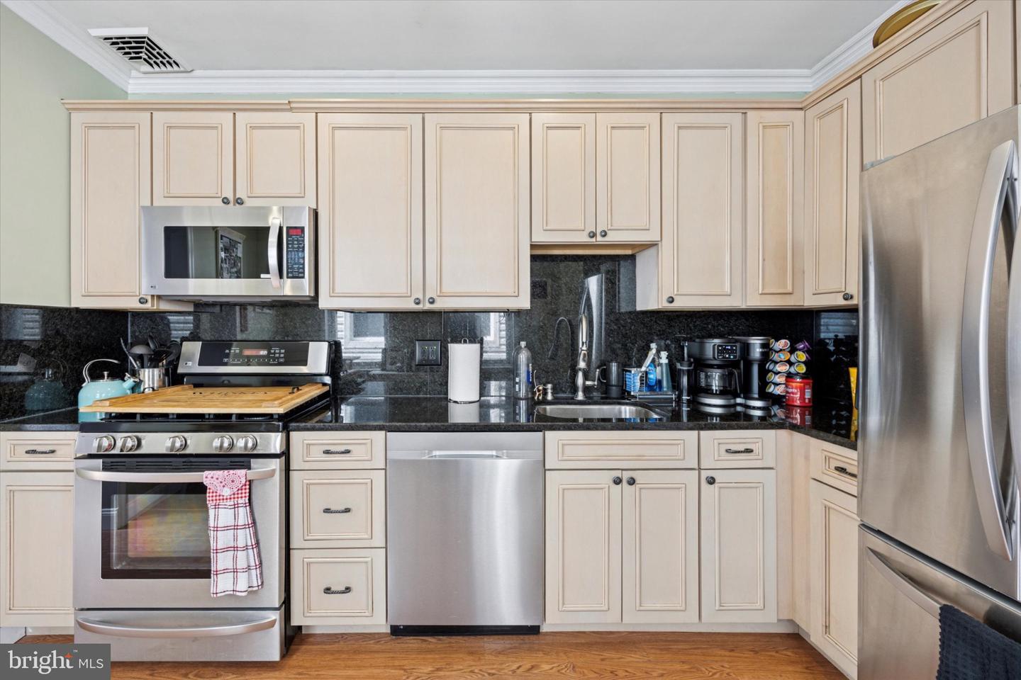 1941 E Moyamensing Ave