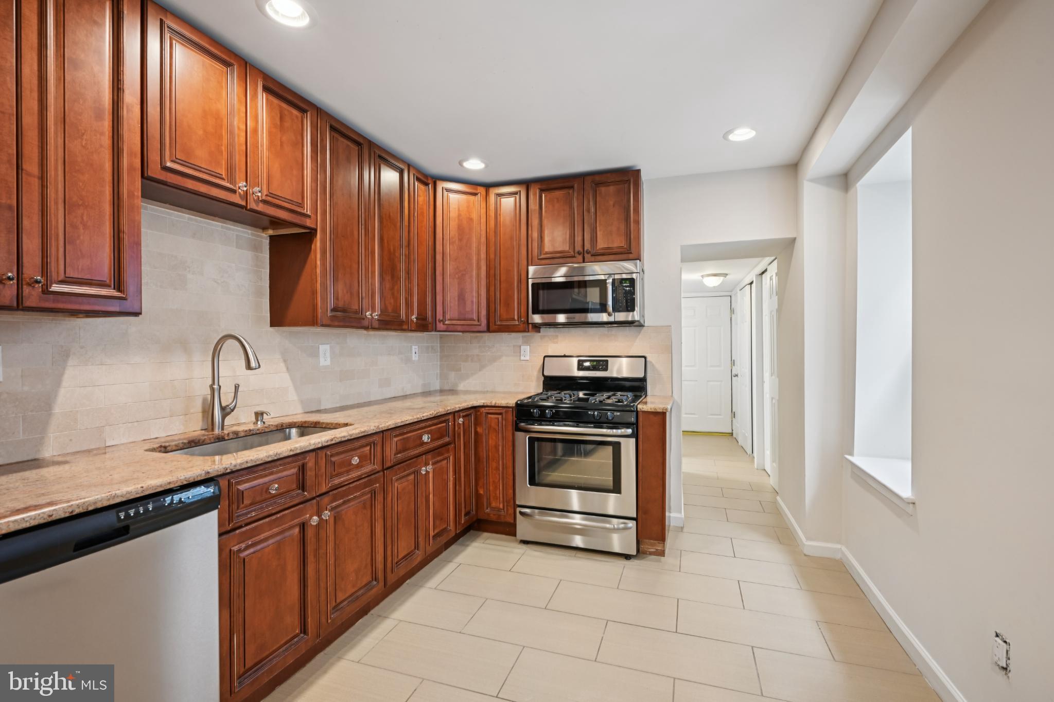 243 LAURISTON STREET