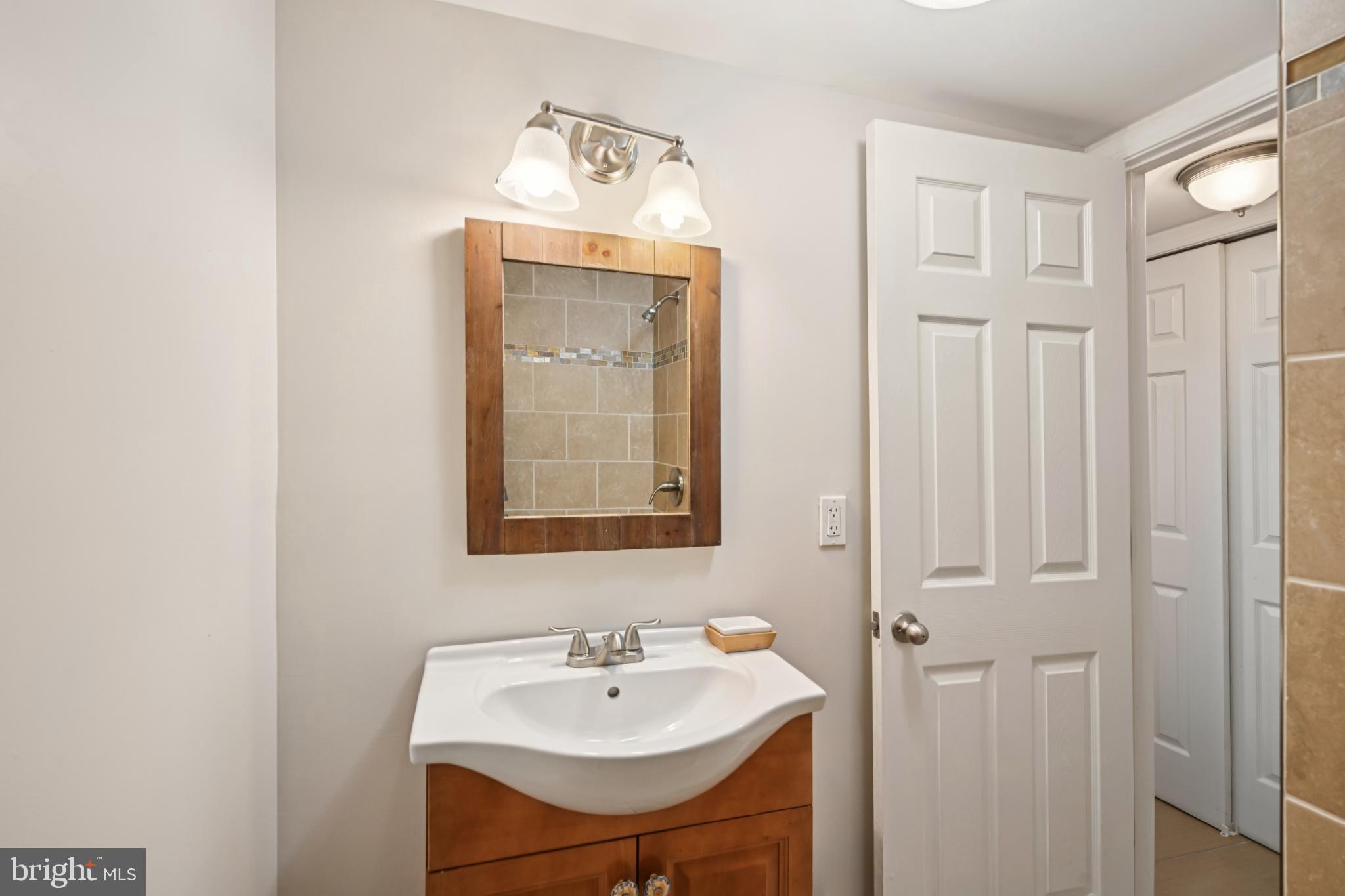 243 LAURISTON STREET