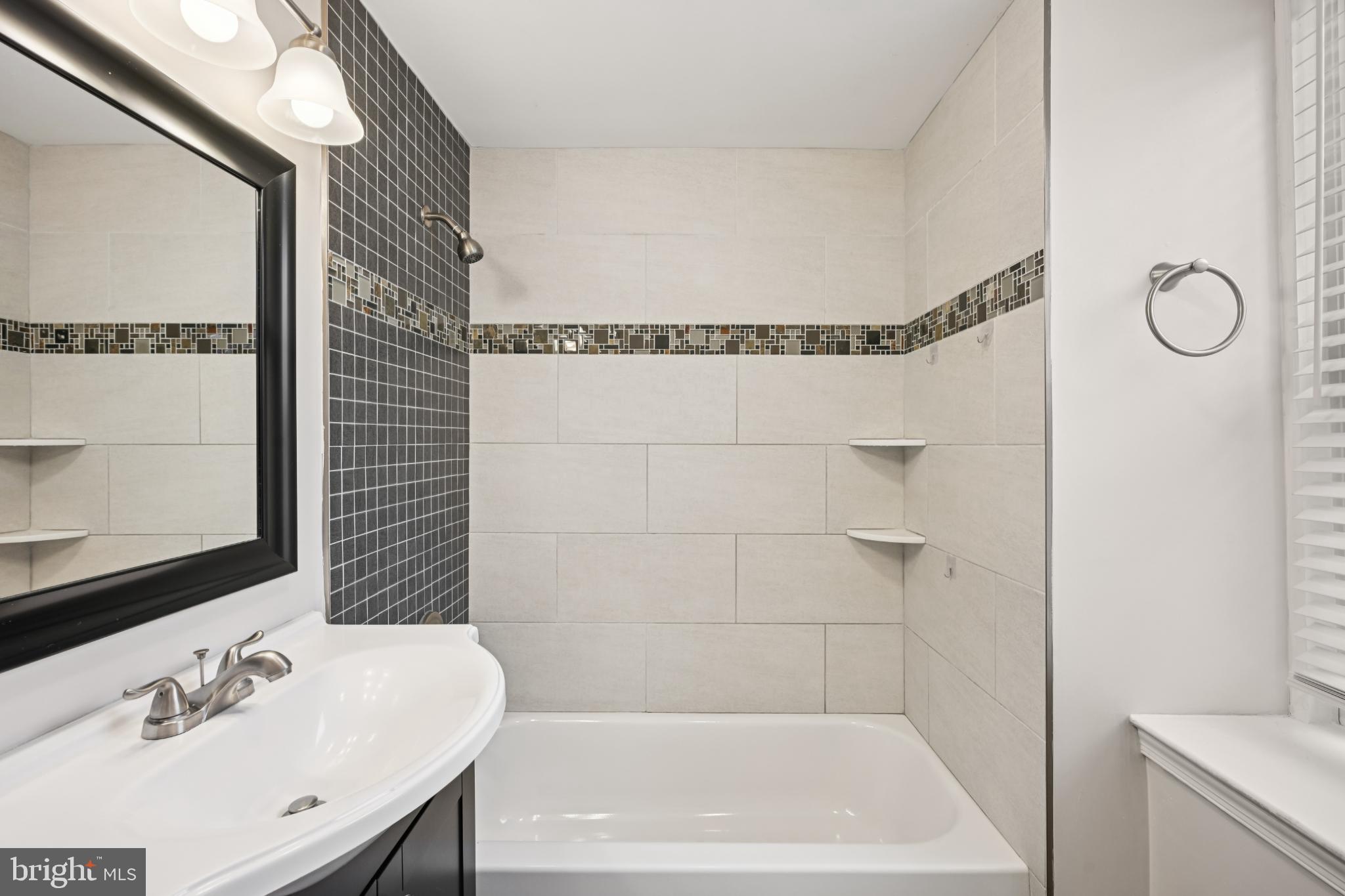 243 LAURISTON STREET