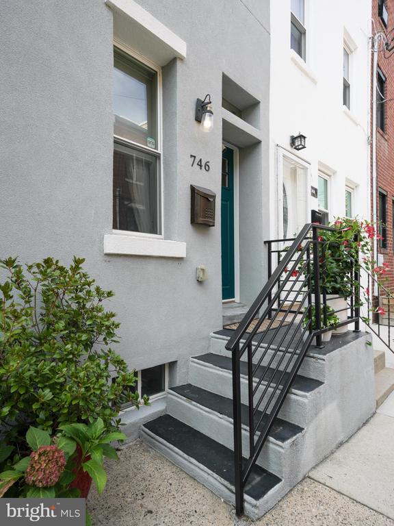 746 N UBER STREET