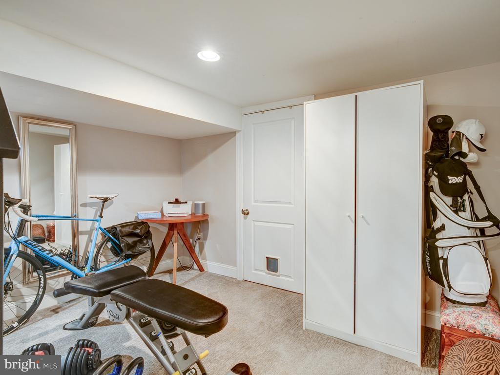 746 N UBER STREET