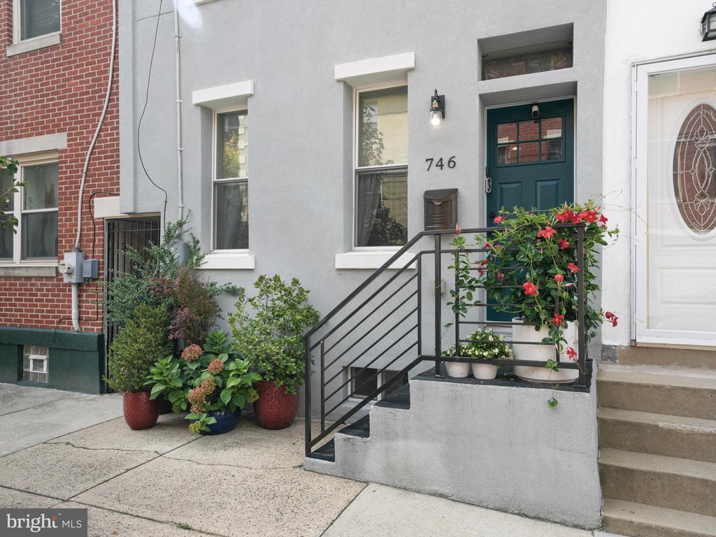 746 N UBER STREET
