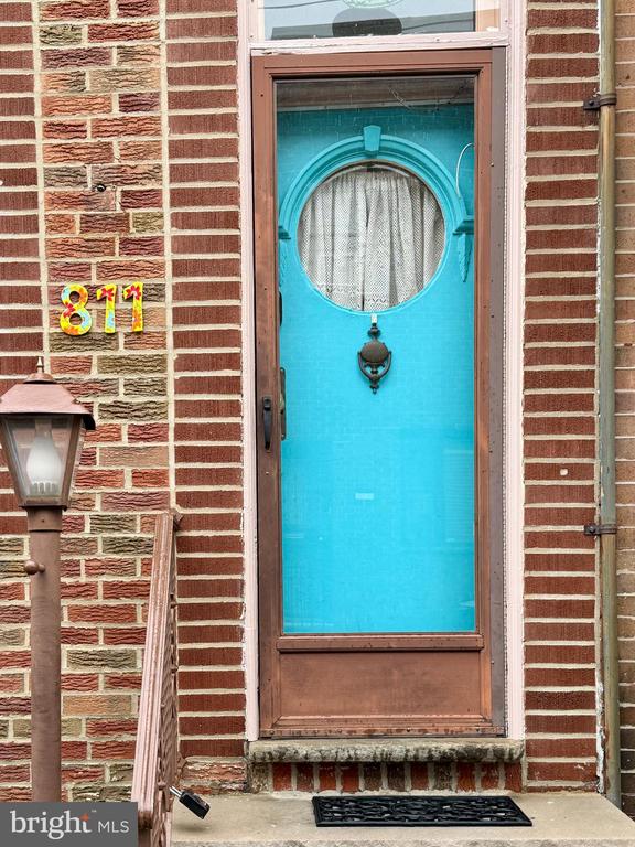 811 EARP STREET