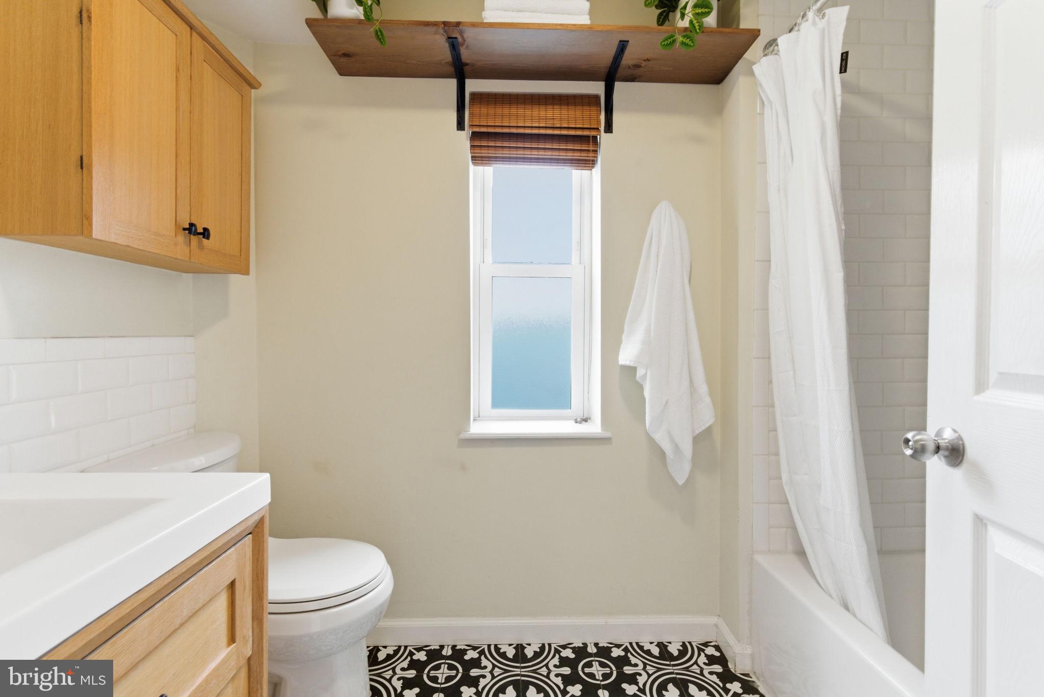 2623 E HAGERT STREET