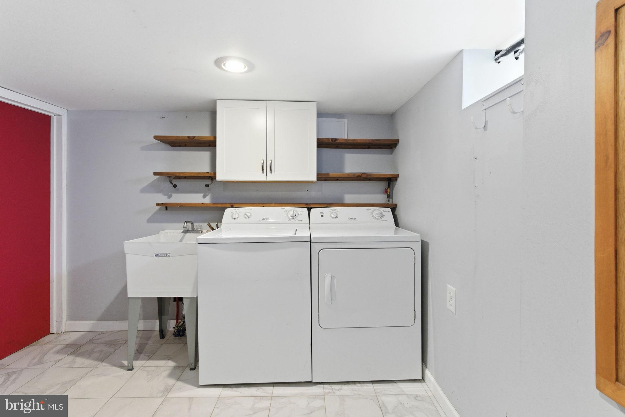 2623 E HAGERT STREET