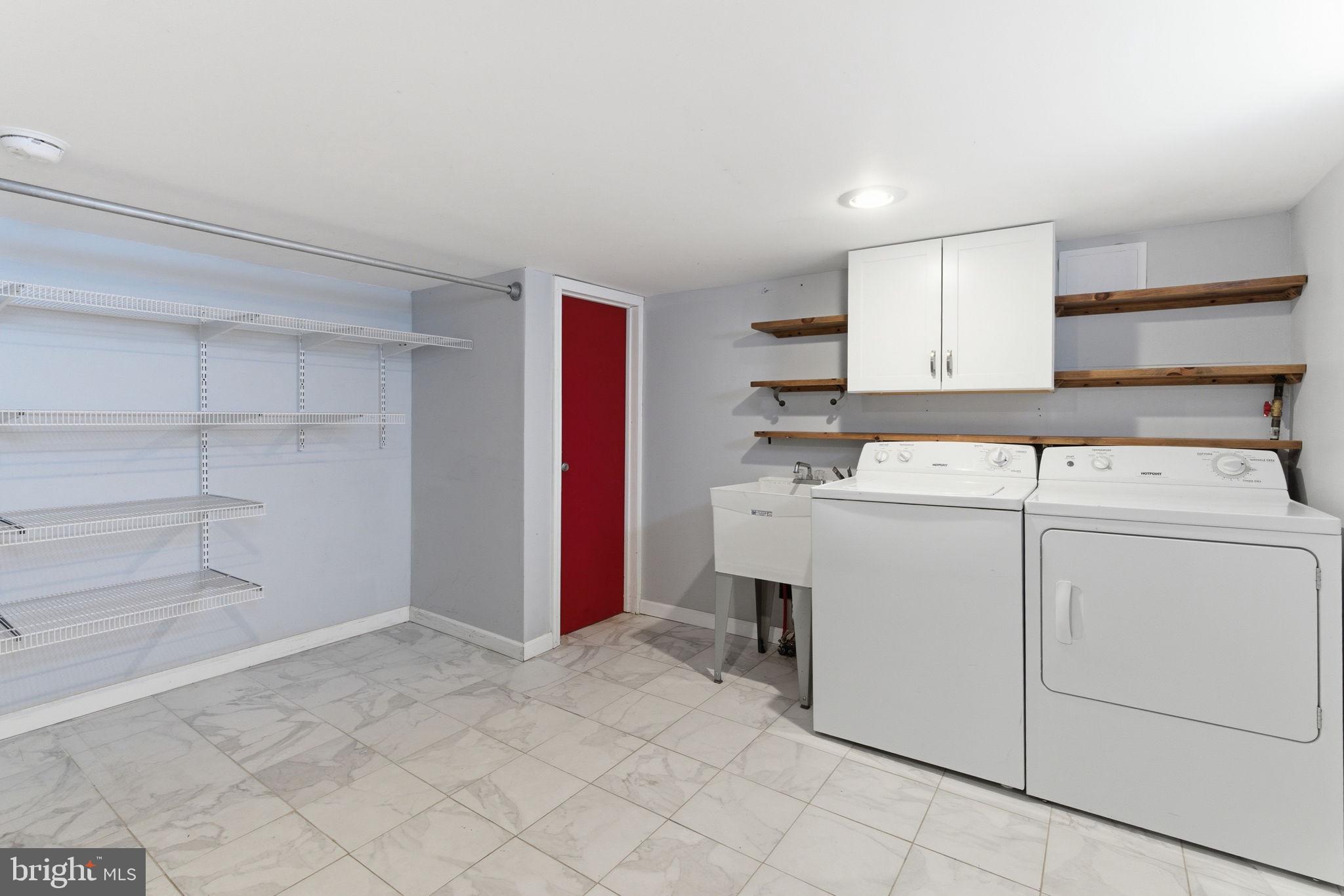 2623 E HAGERT STREET