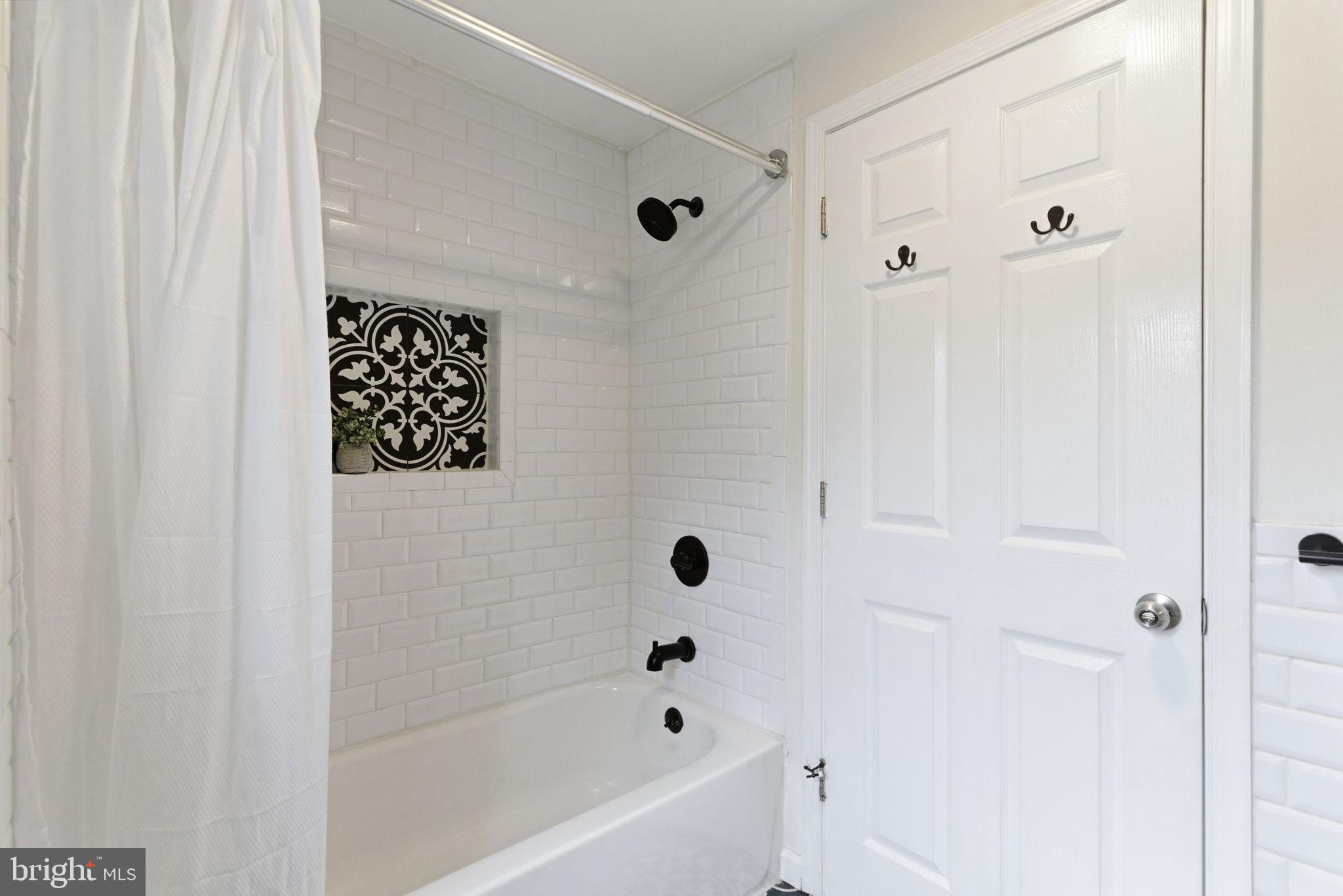 2623 E HAGERT STREET