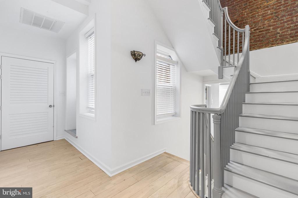 523 FAIRMOUNT AVENUE