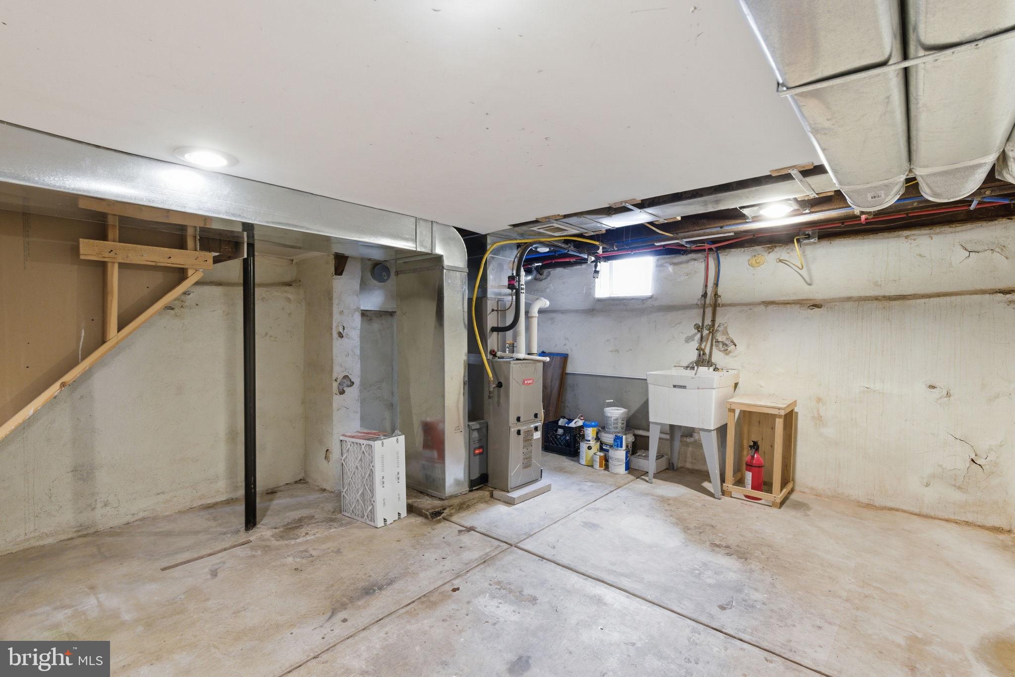 2623 E HAGERT STREET