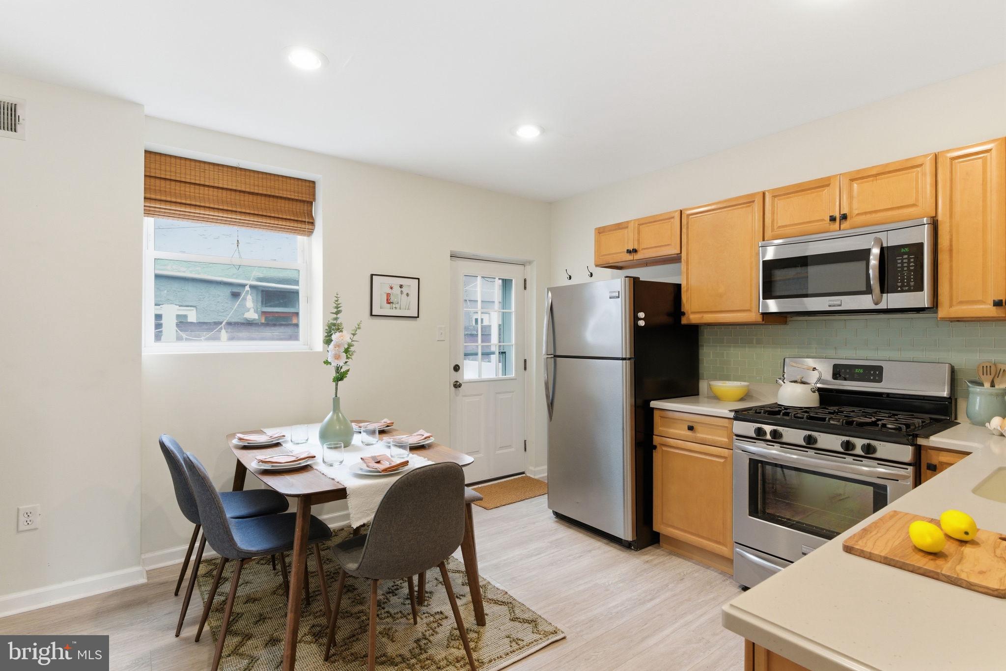 2623 E HAGERT STREET