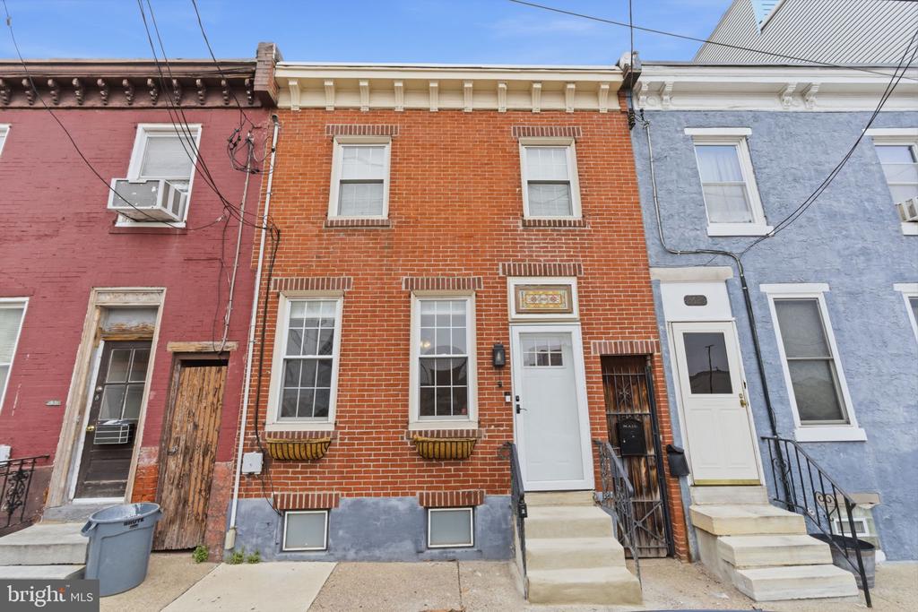 2623 E HAGERT STREET